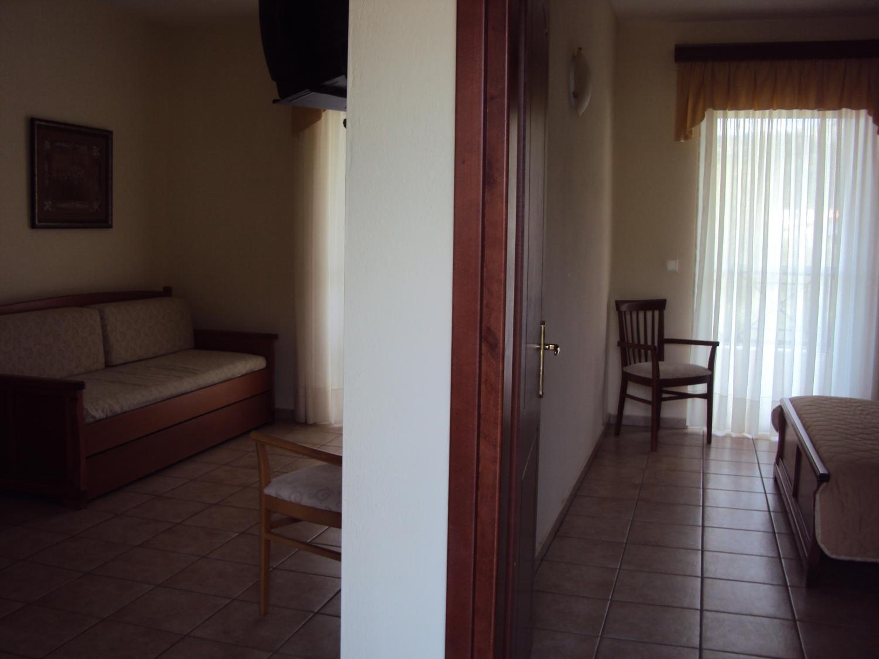 One bed-room apartment with mountain  and fountain view  photo 3