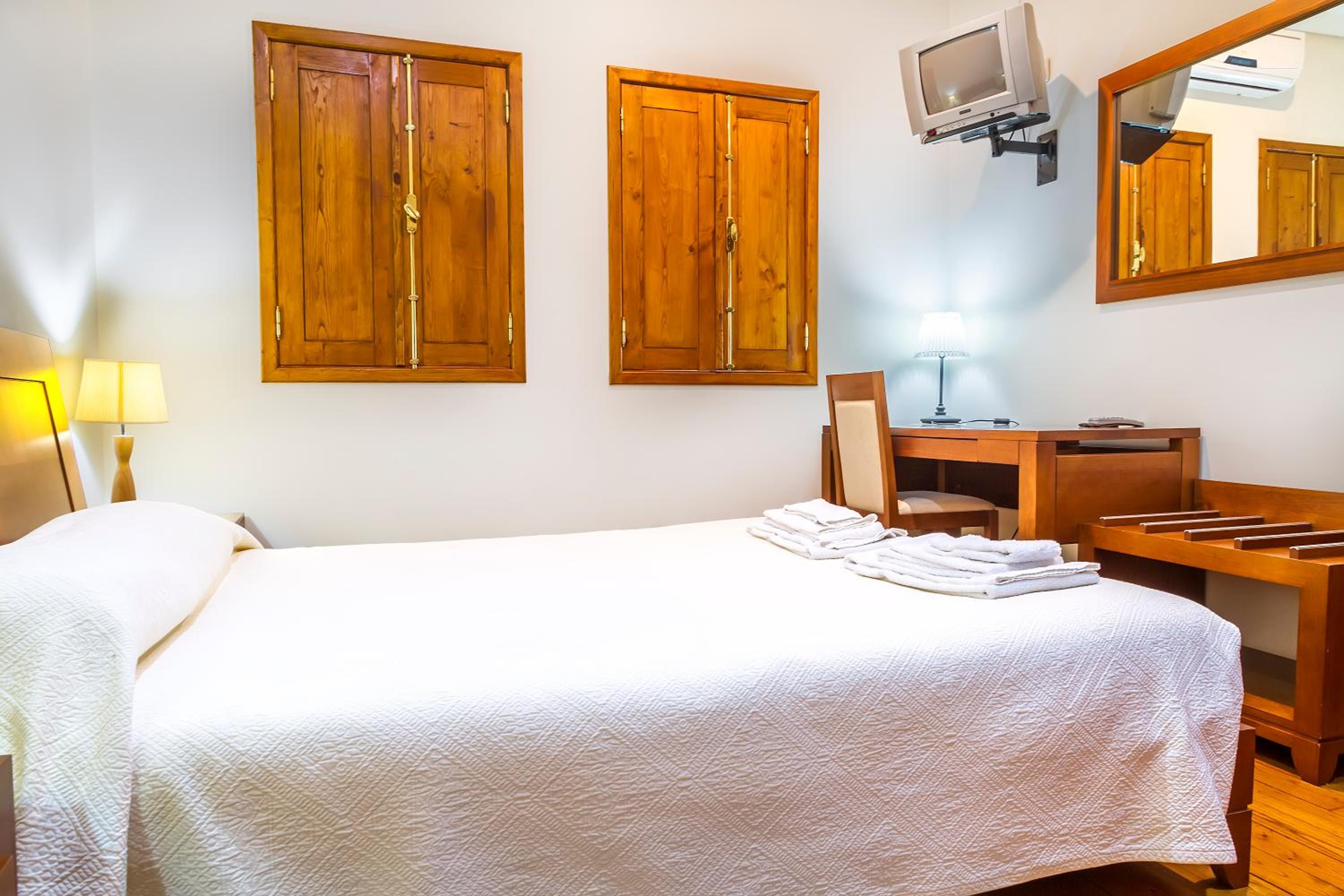 Double Room with Private Bathroom - Photo 2