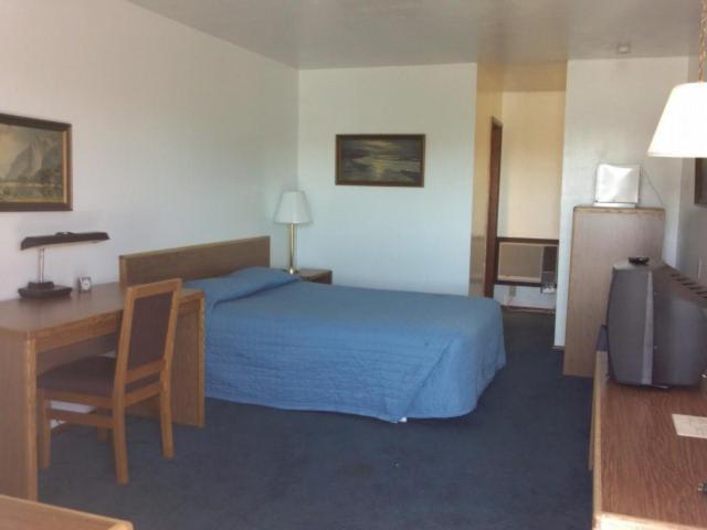 Queen Room - Non-Smoking photo 2