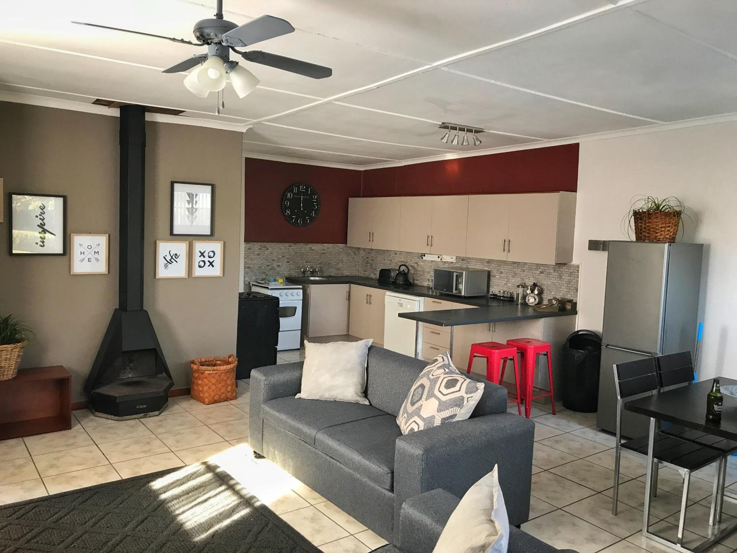 One-Bedroom Apartment photo 3