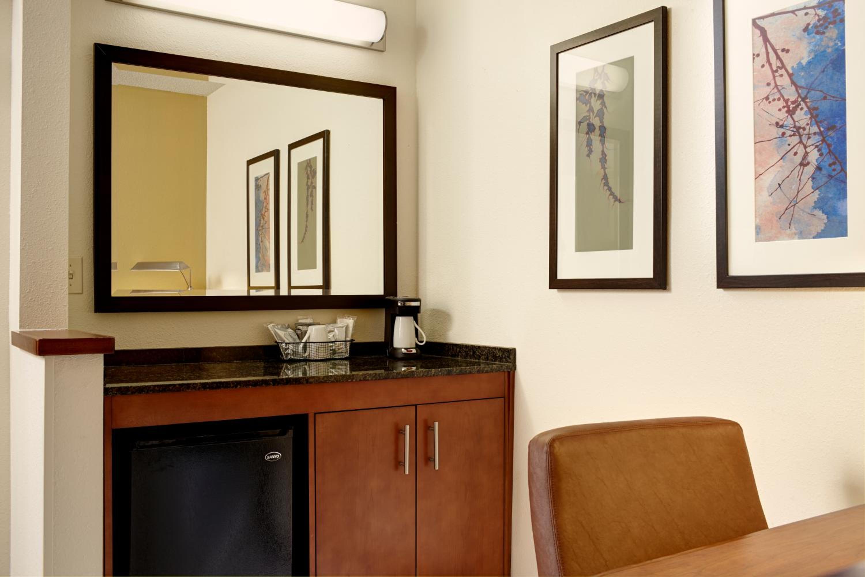 Double Room with Two Double Beds and Sofa bed - High Floor - Photo 8