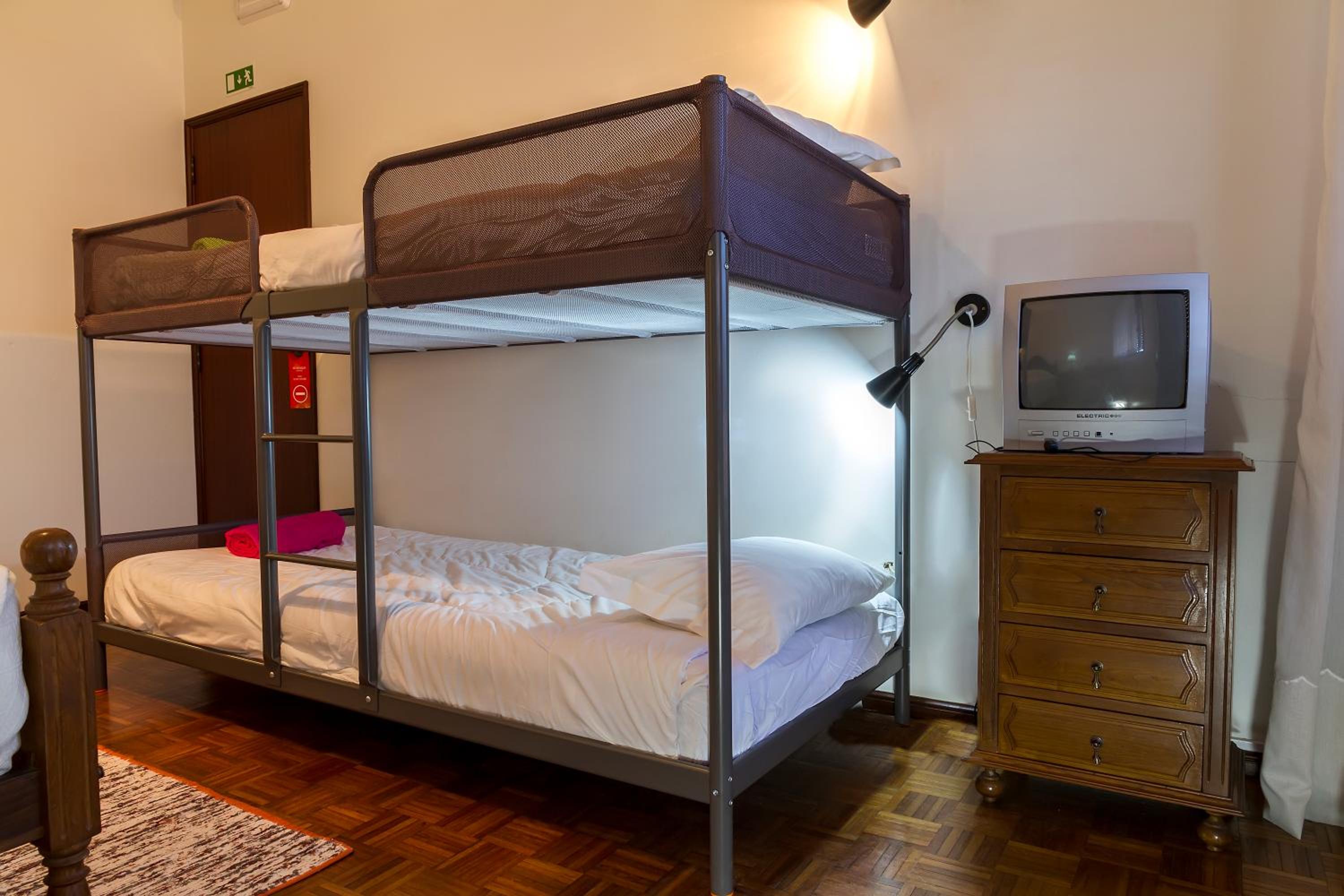 Quadruple Room with Private Bathroom - Photo 1