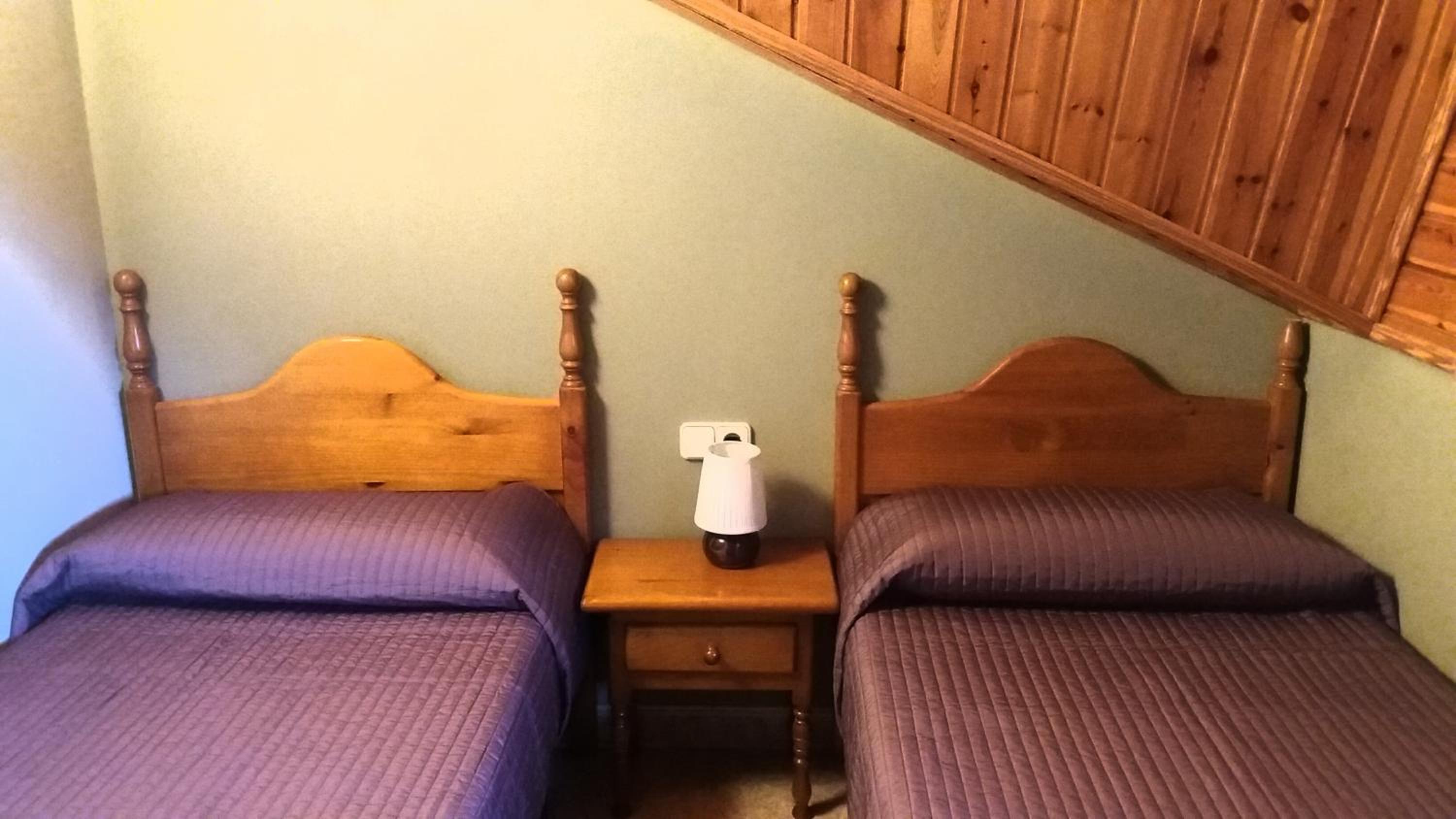 Twin Room - Photo 12