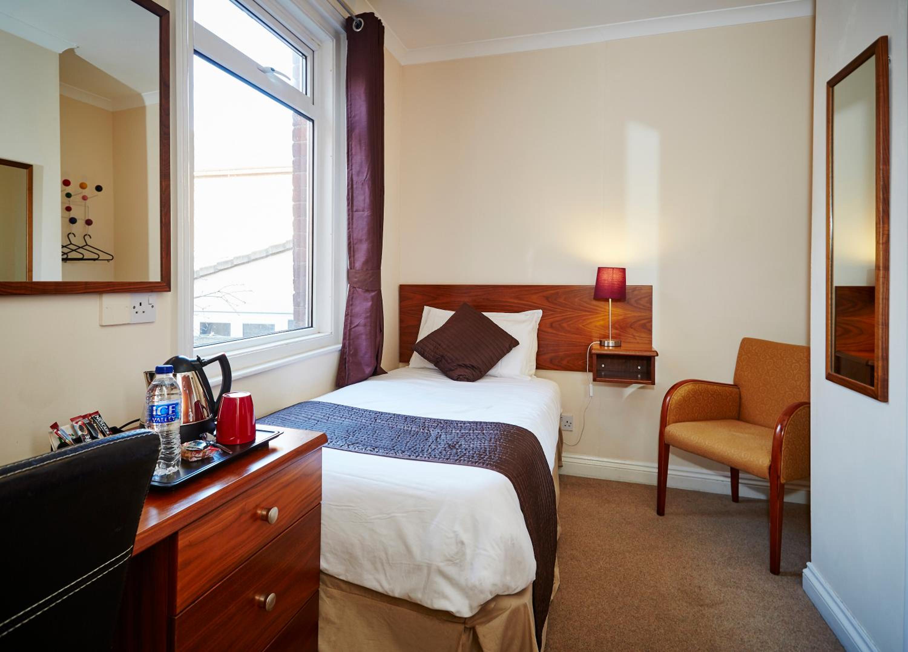 Single Room photo 2