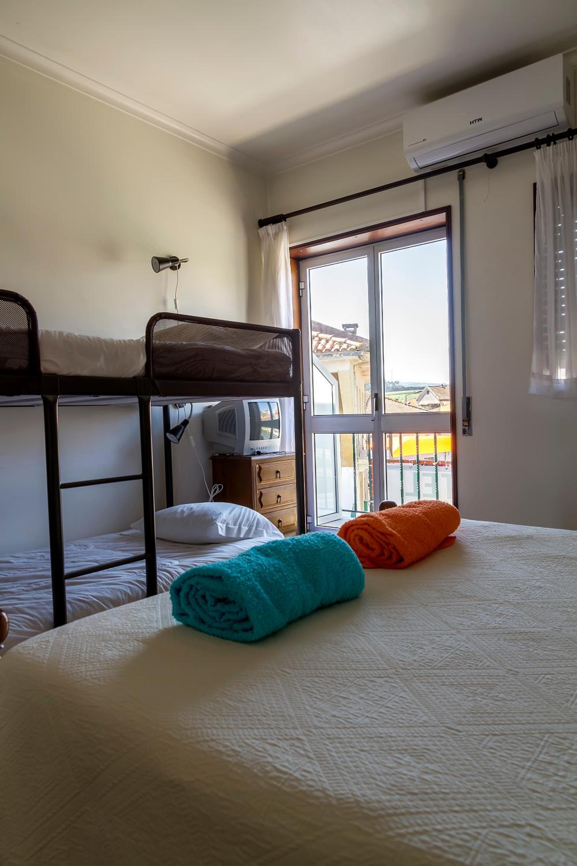 Quadruple Room with Private Bathroom - Photo 3