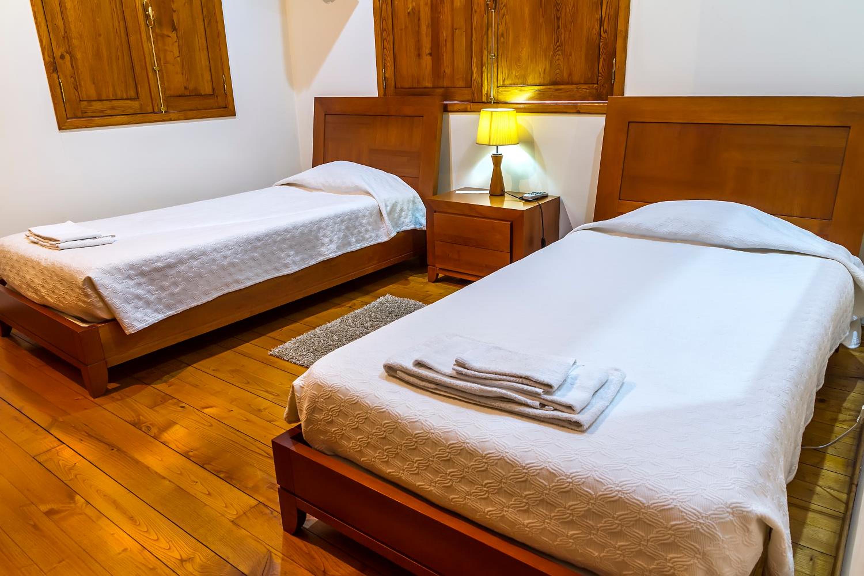 Double or Twin Room with Private Bathroom - Photo 2