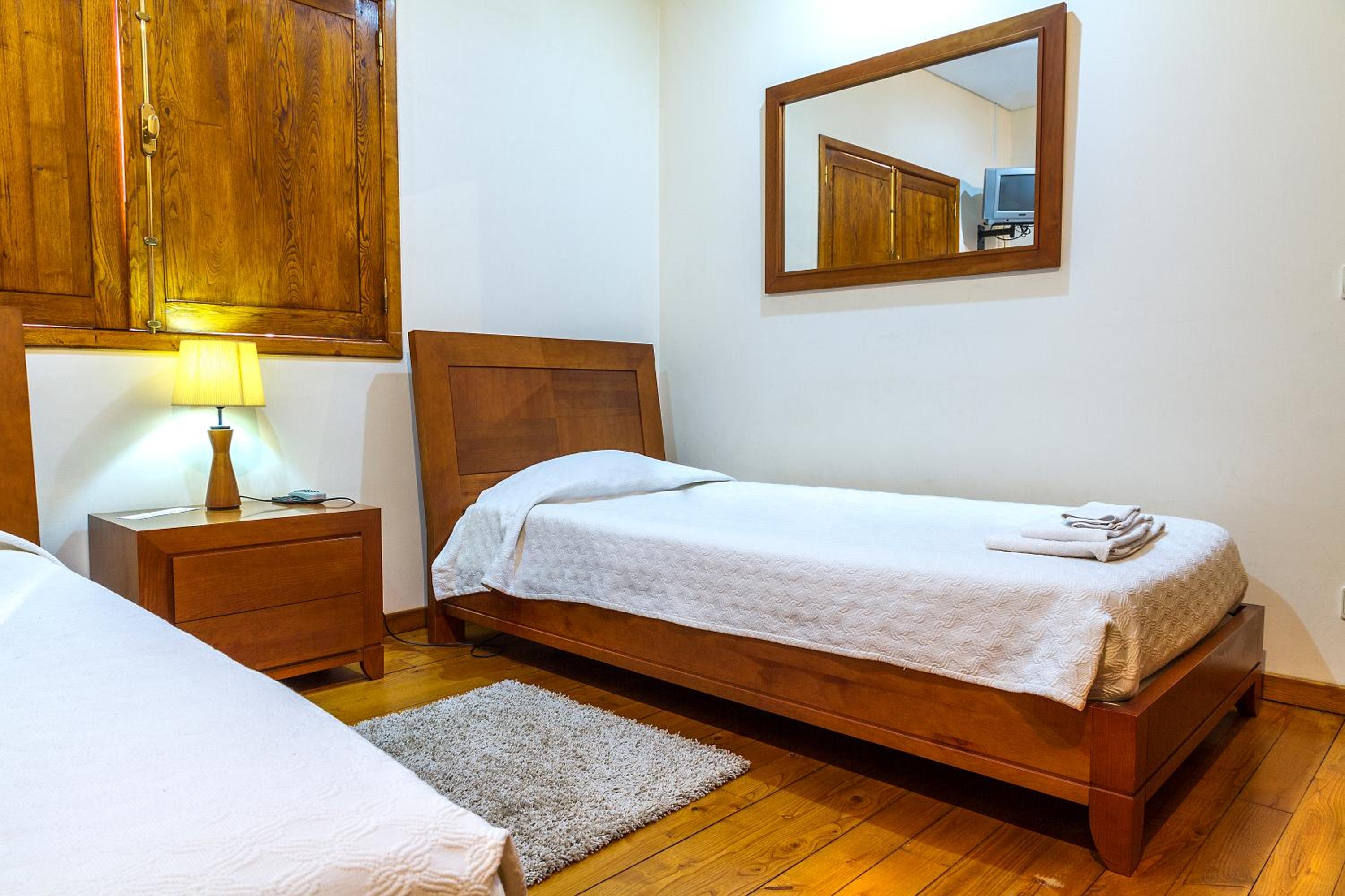 Double or Twin Room with Private Bathroom - Photo 3