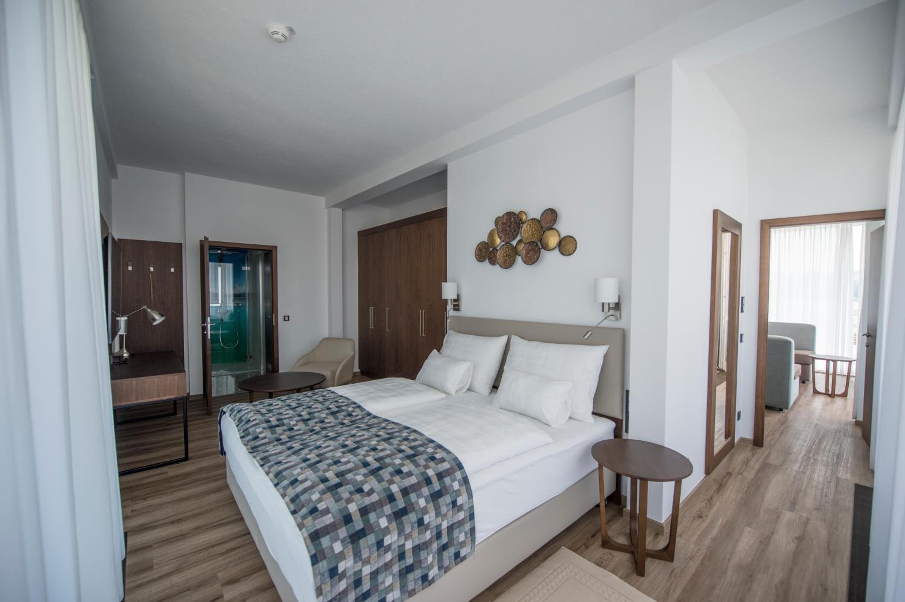 Penthouse Suite with Balcony photo 2