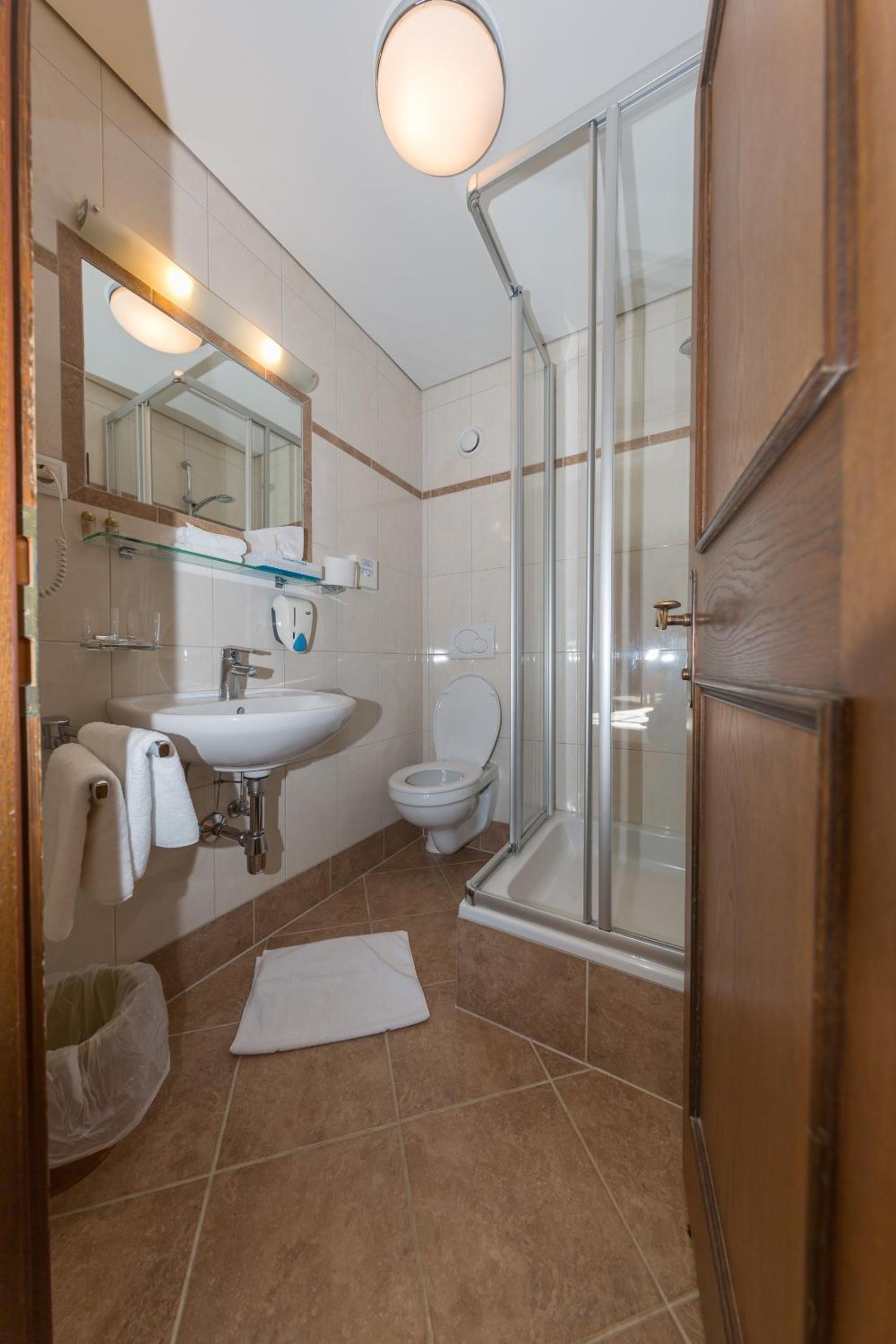 Standard Double Room photo 2