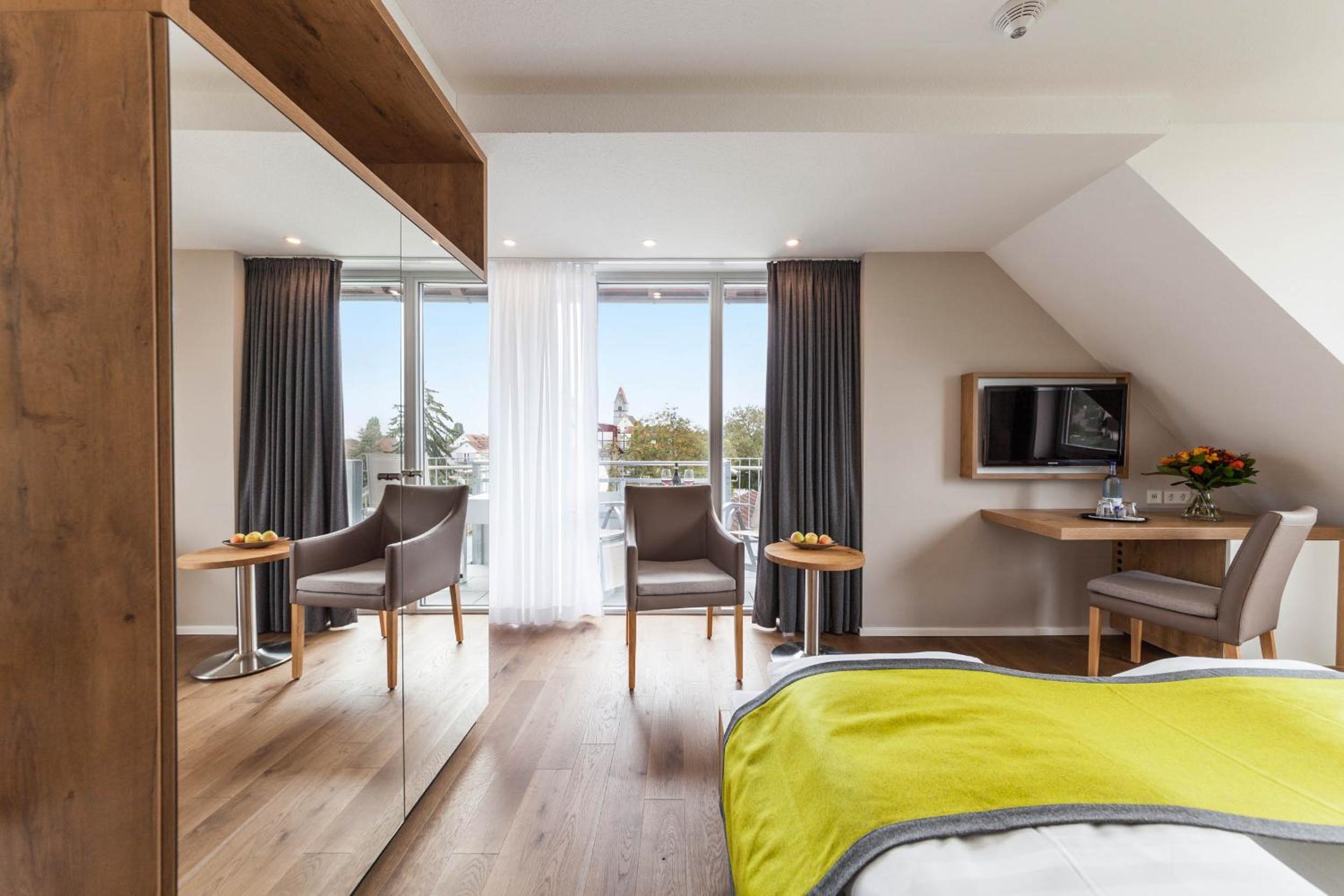 Double Room with Balcony and Lake View photo 3