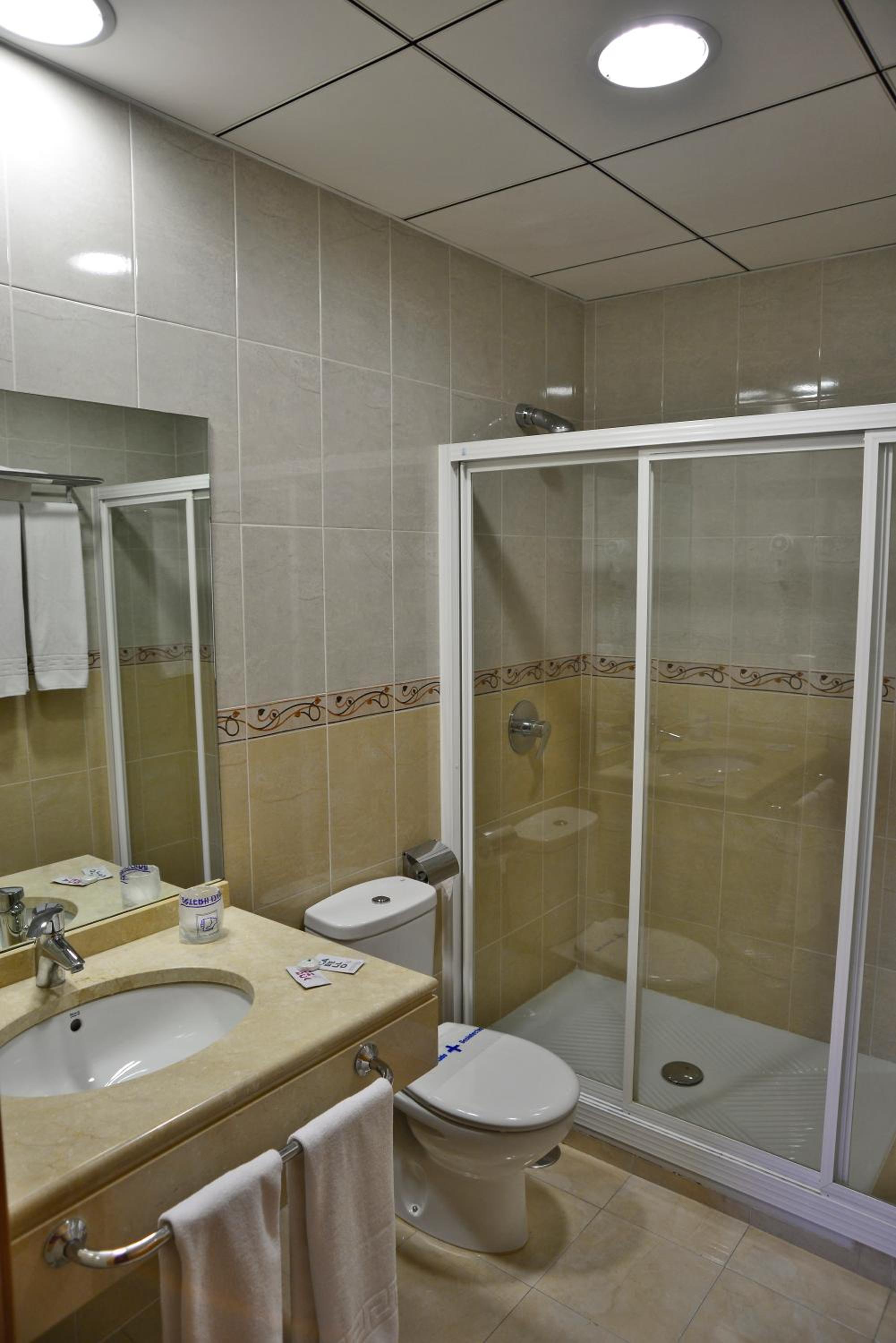 Double or Twin Room photo 3