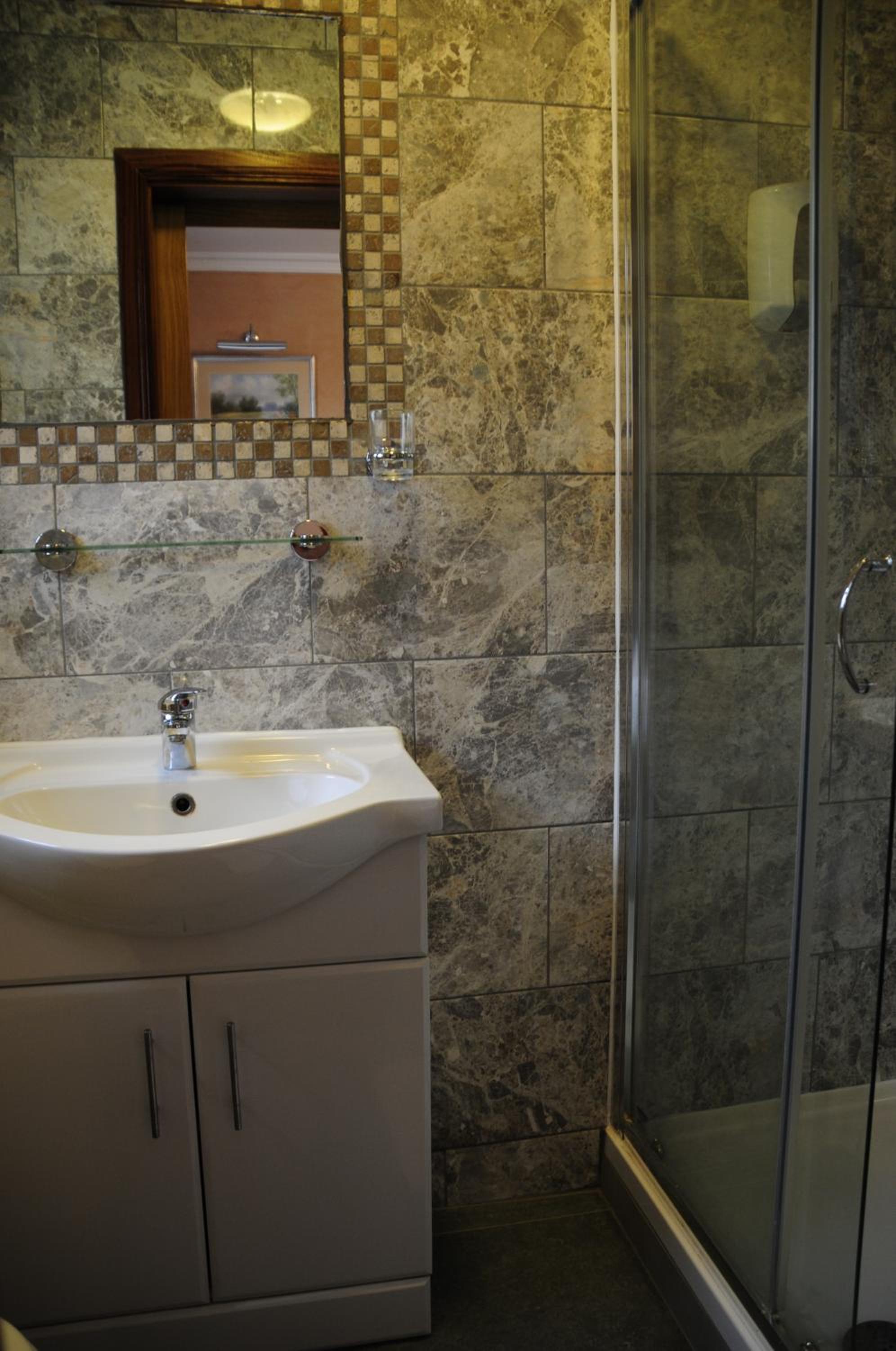 Basic Triple Room photo 2