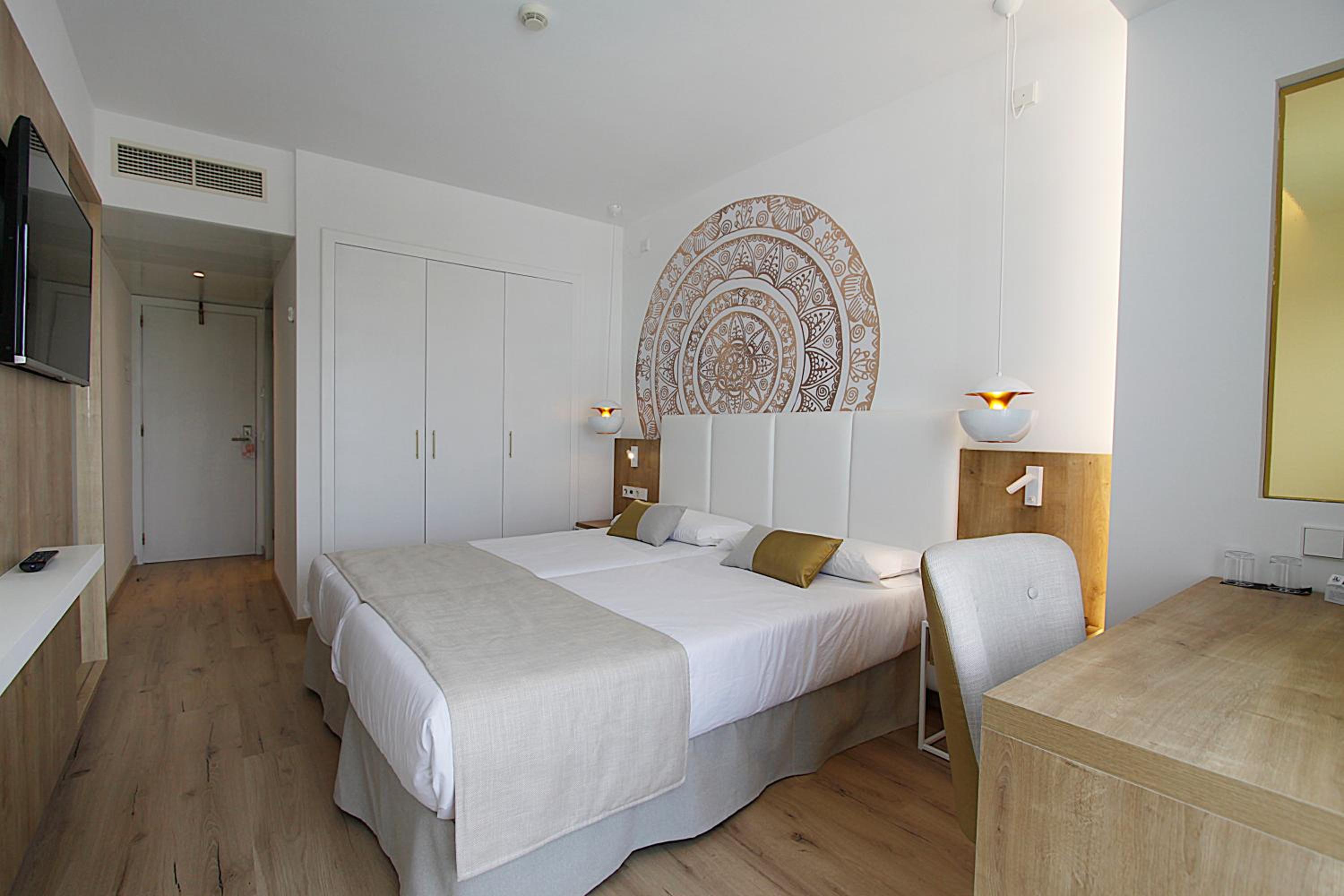 Double or Twin Room photo 3