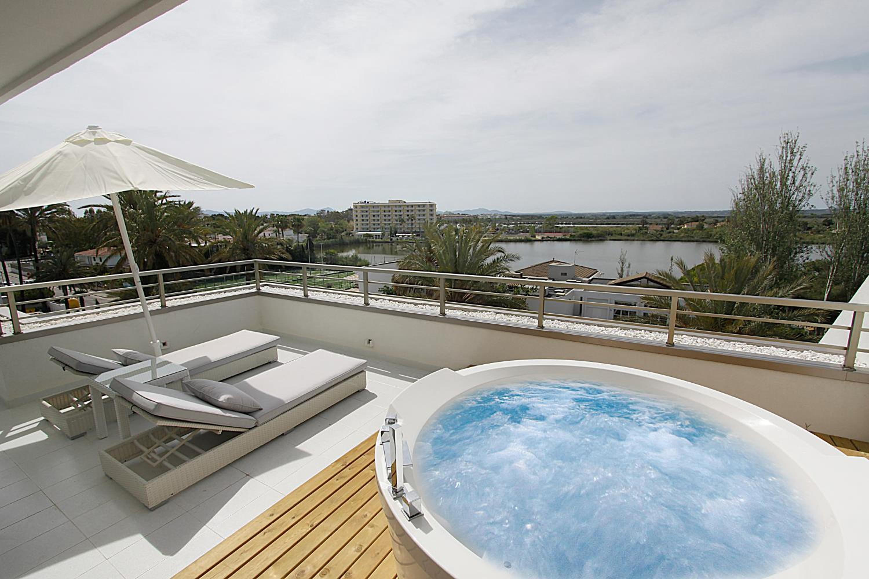 Suite with Hot Tub
