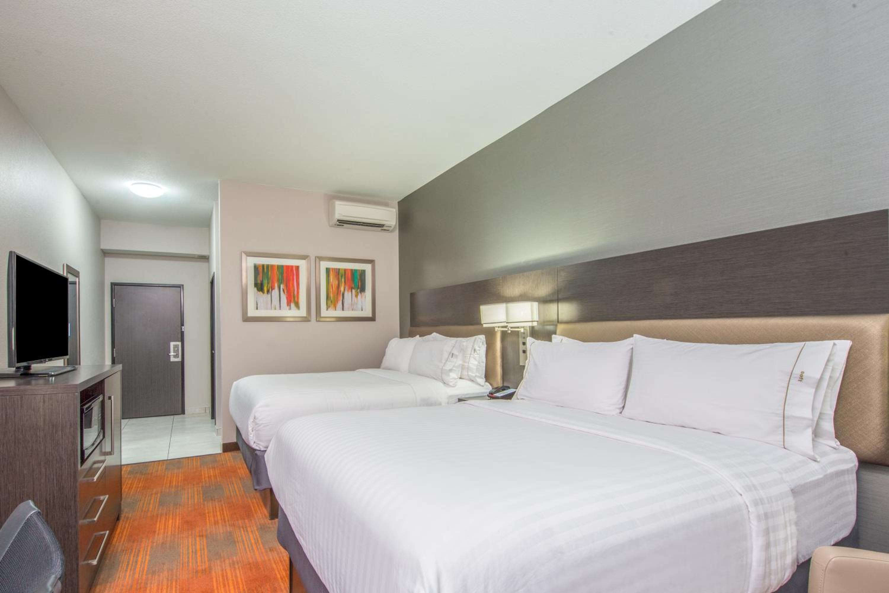 Holiday Inn Express & Suites Shawnee - Kansas City West by IHG