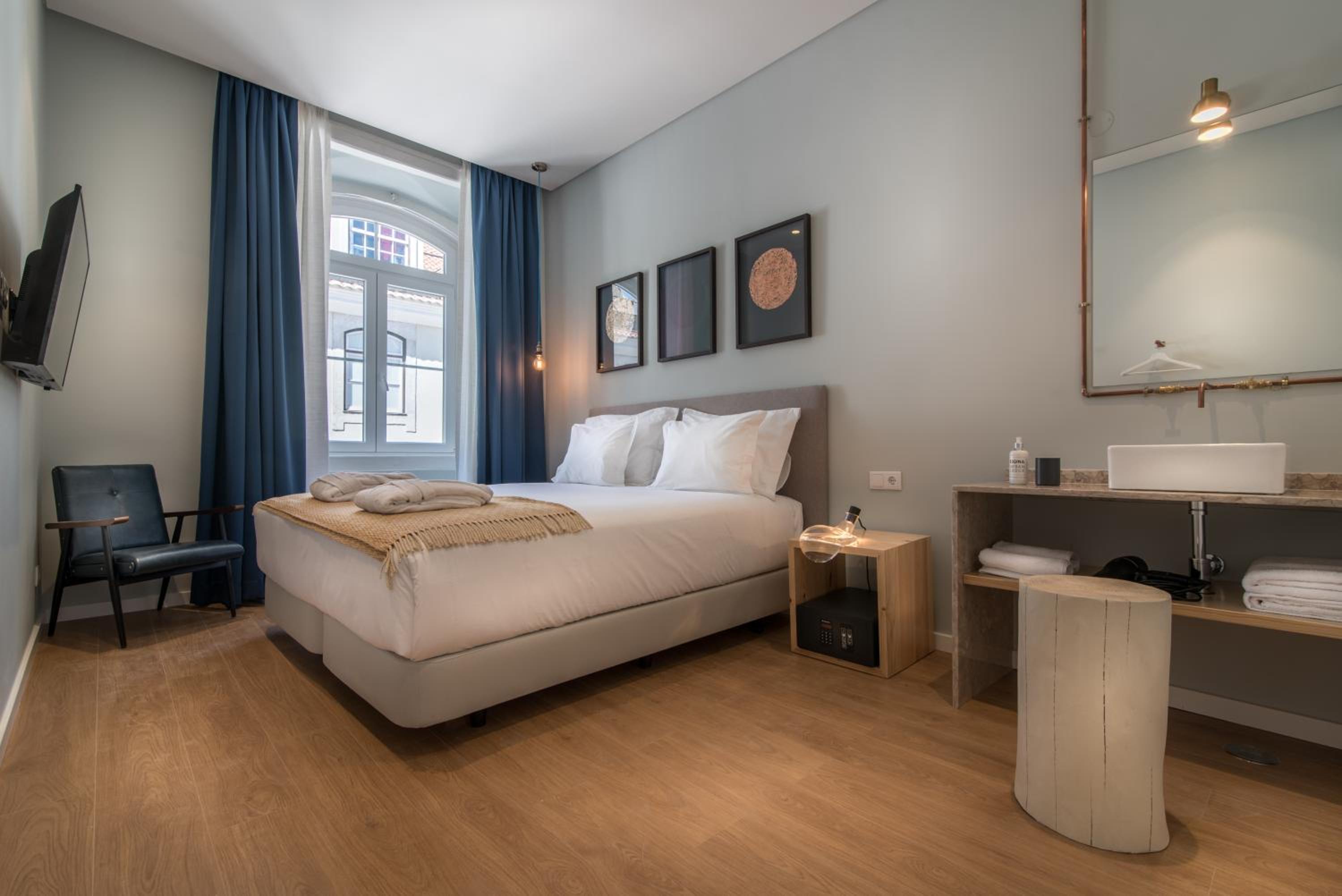 Superior Double or Twin Room with City View photo 1