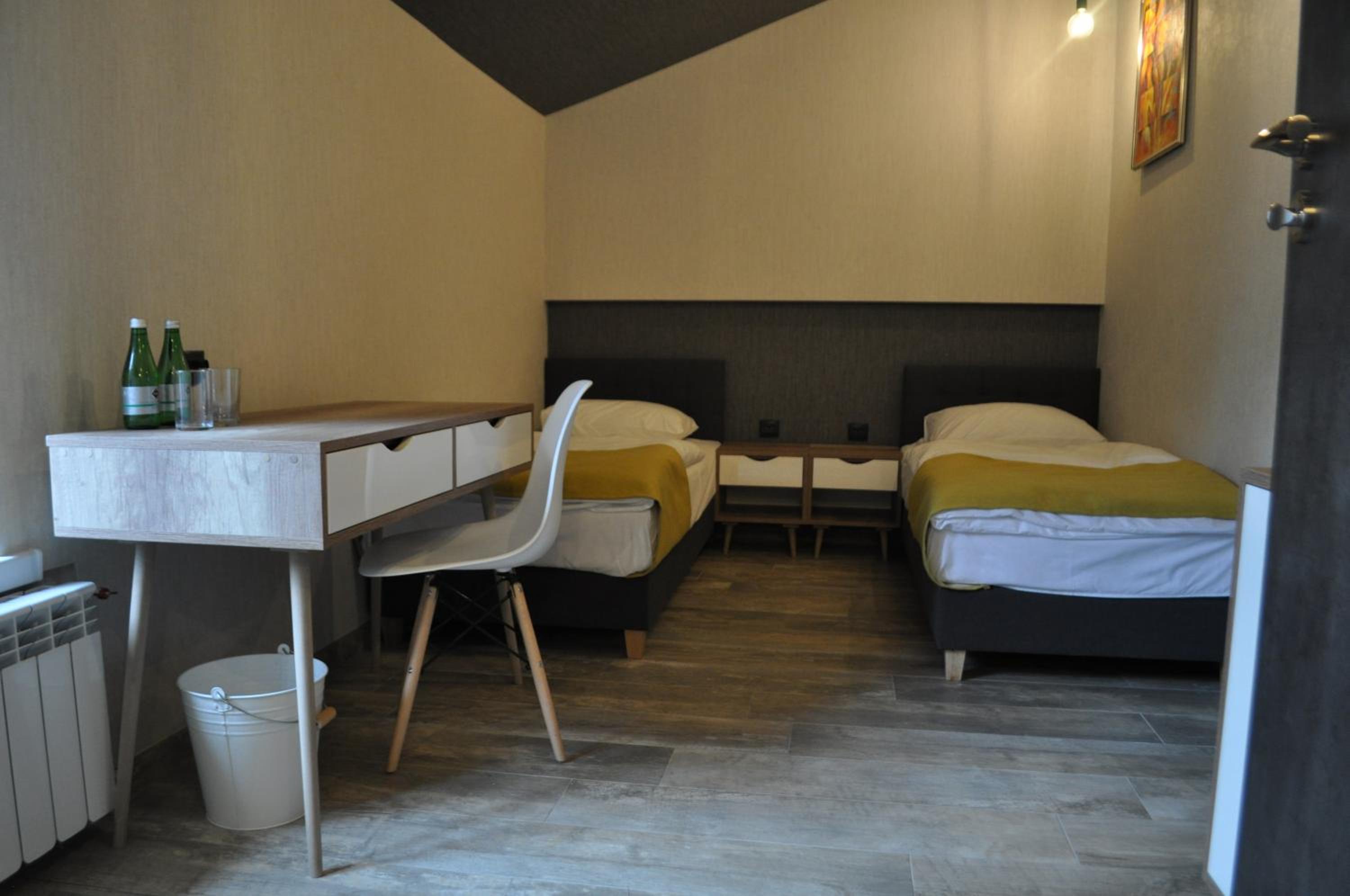 Deluxe Double Room with Shower photo 3
