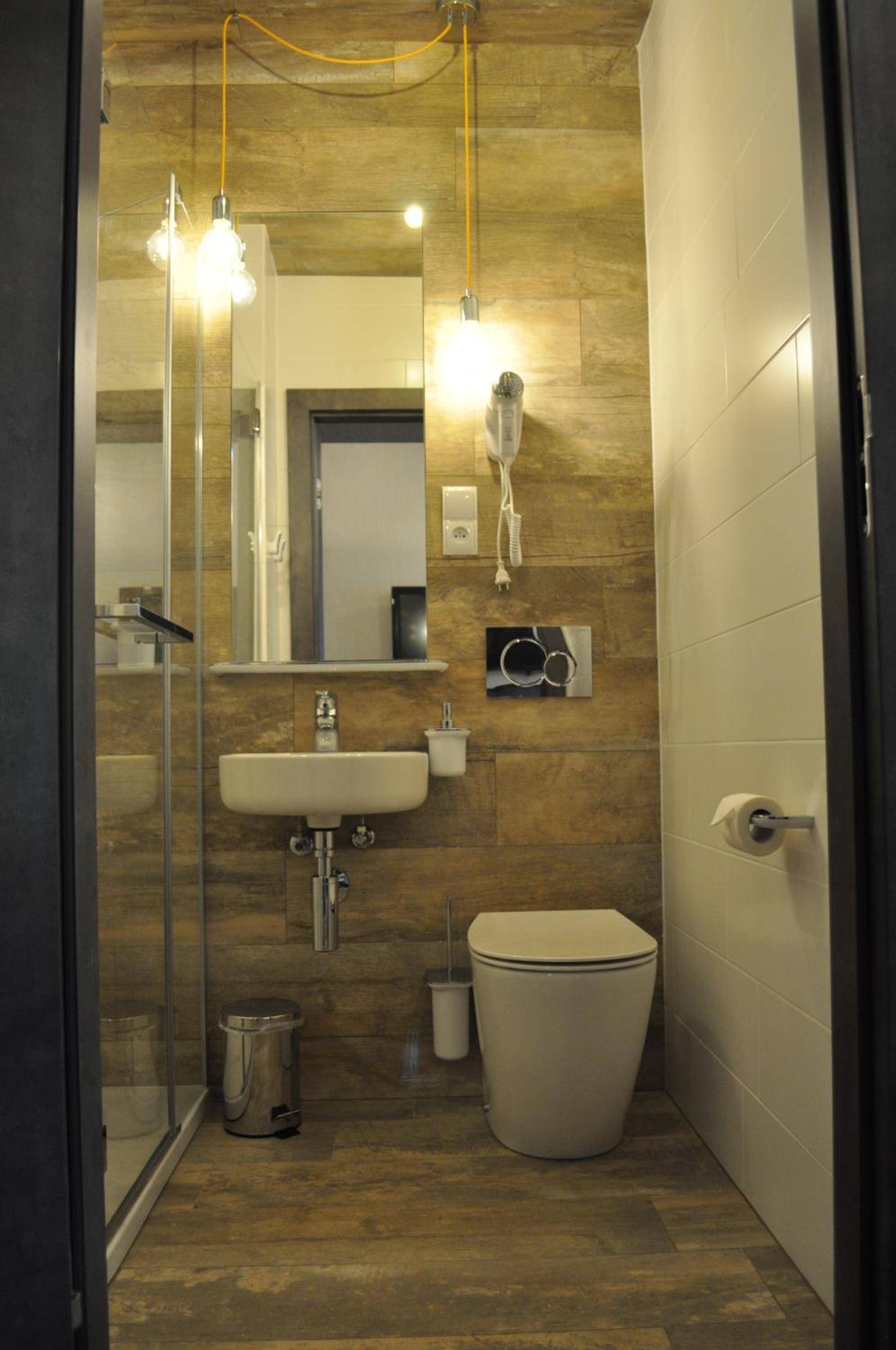 Comfort Triple Room with Shower photo 3