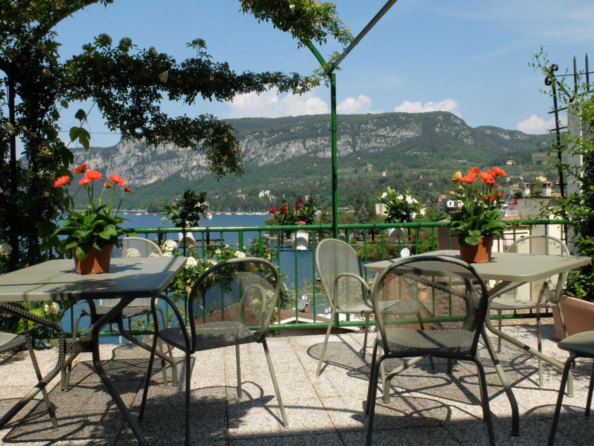 Apartment with Lake View