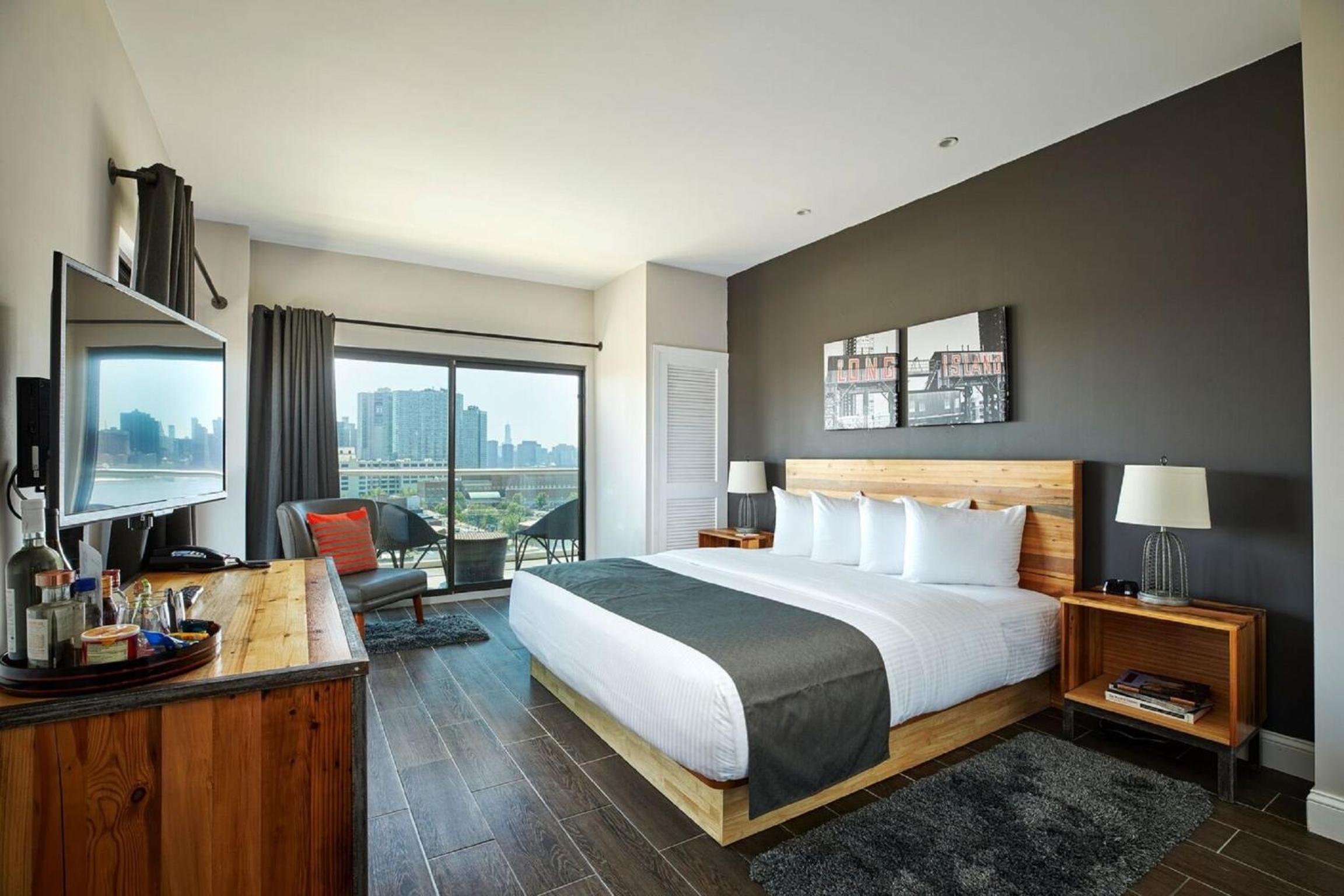 Superior King Balcony Room - Photo 4