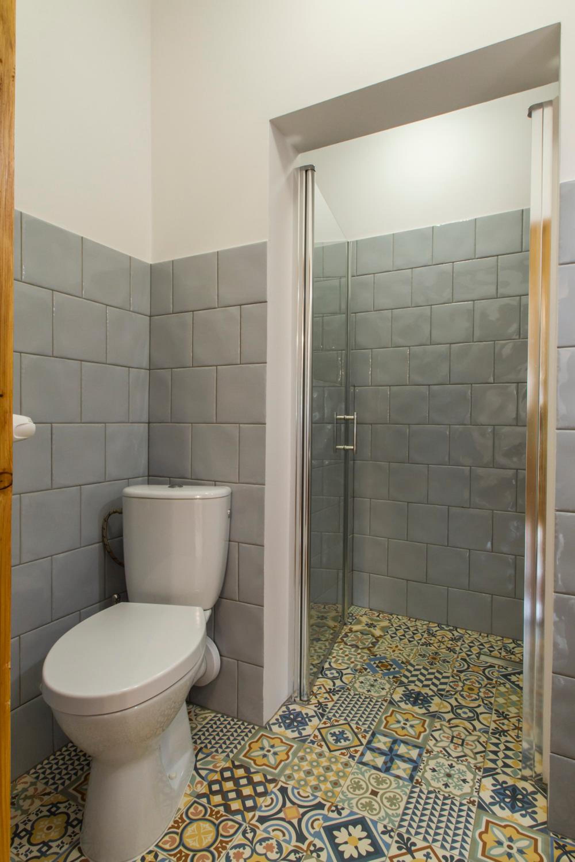Quadruple Room with Balcony - Photo 7
