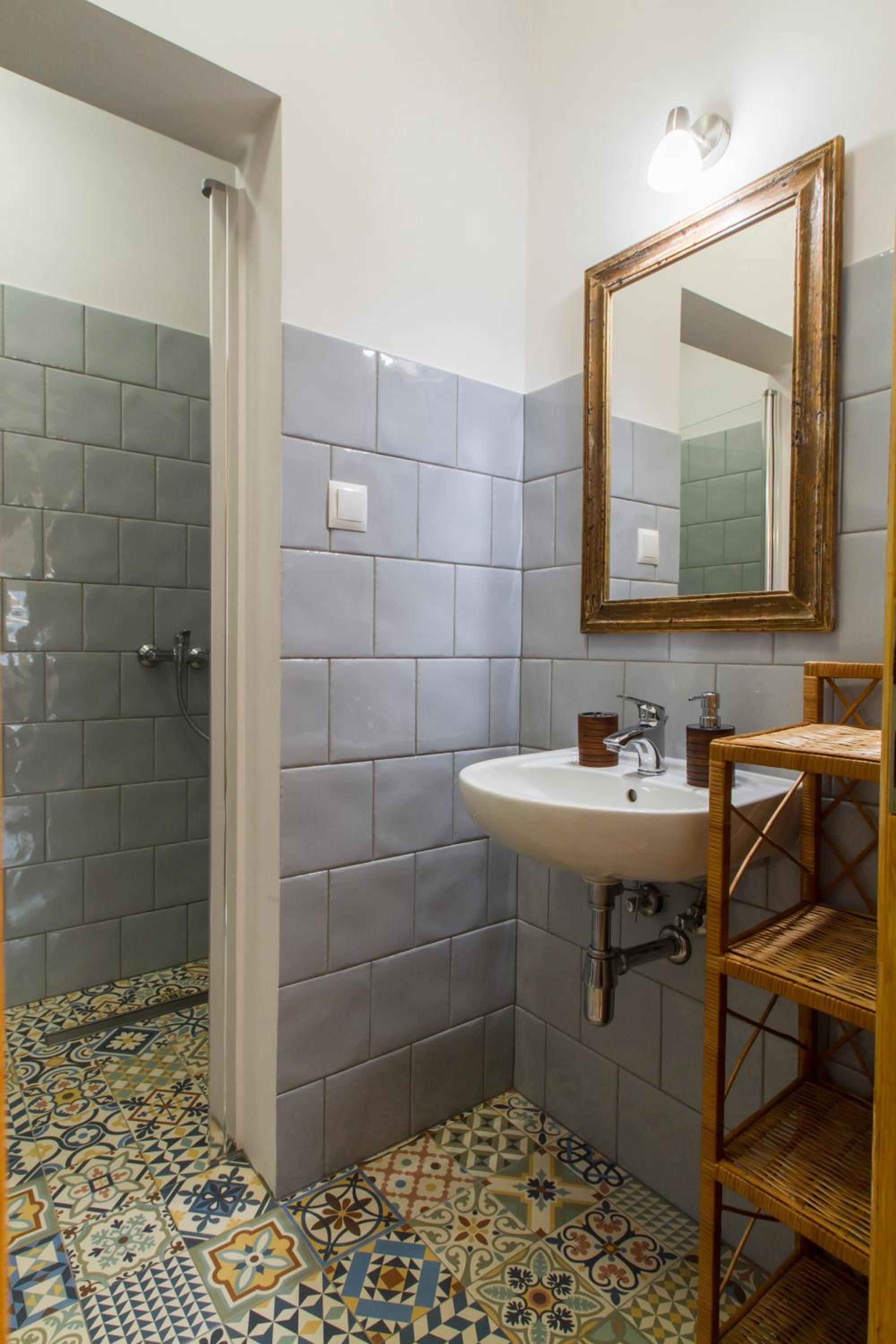 Quadruple Room with Balcony - Photo 4
