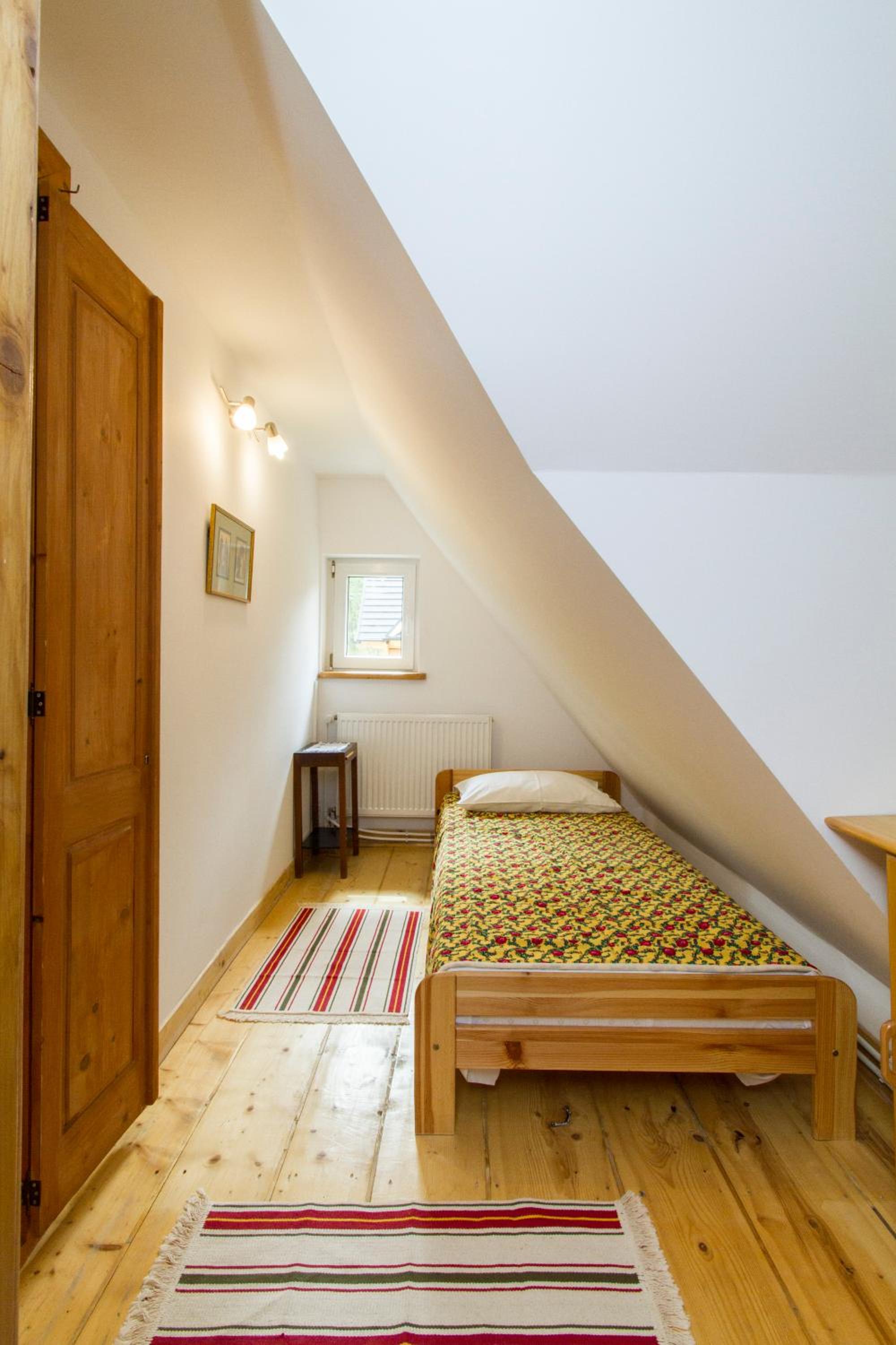 Quadruple Room with Balcony - Photo 8