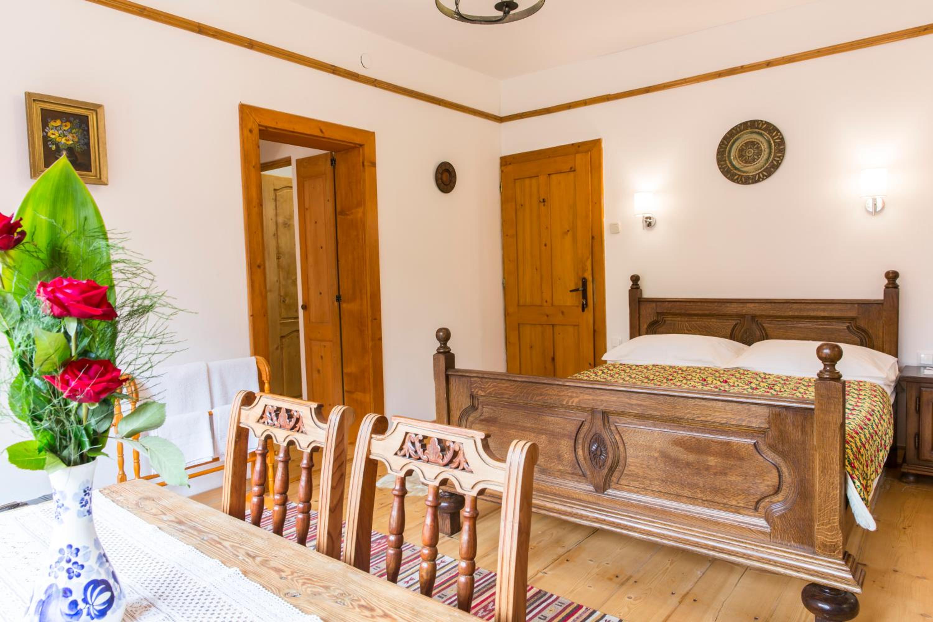 Quadruple Room with Balcony - Photo 11