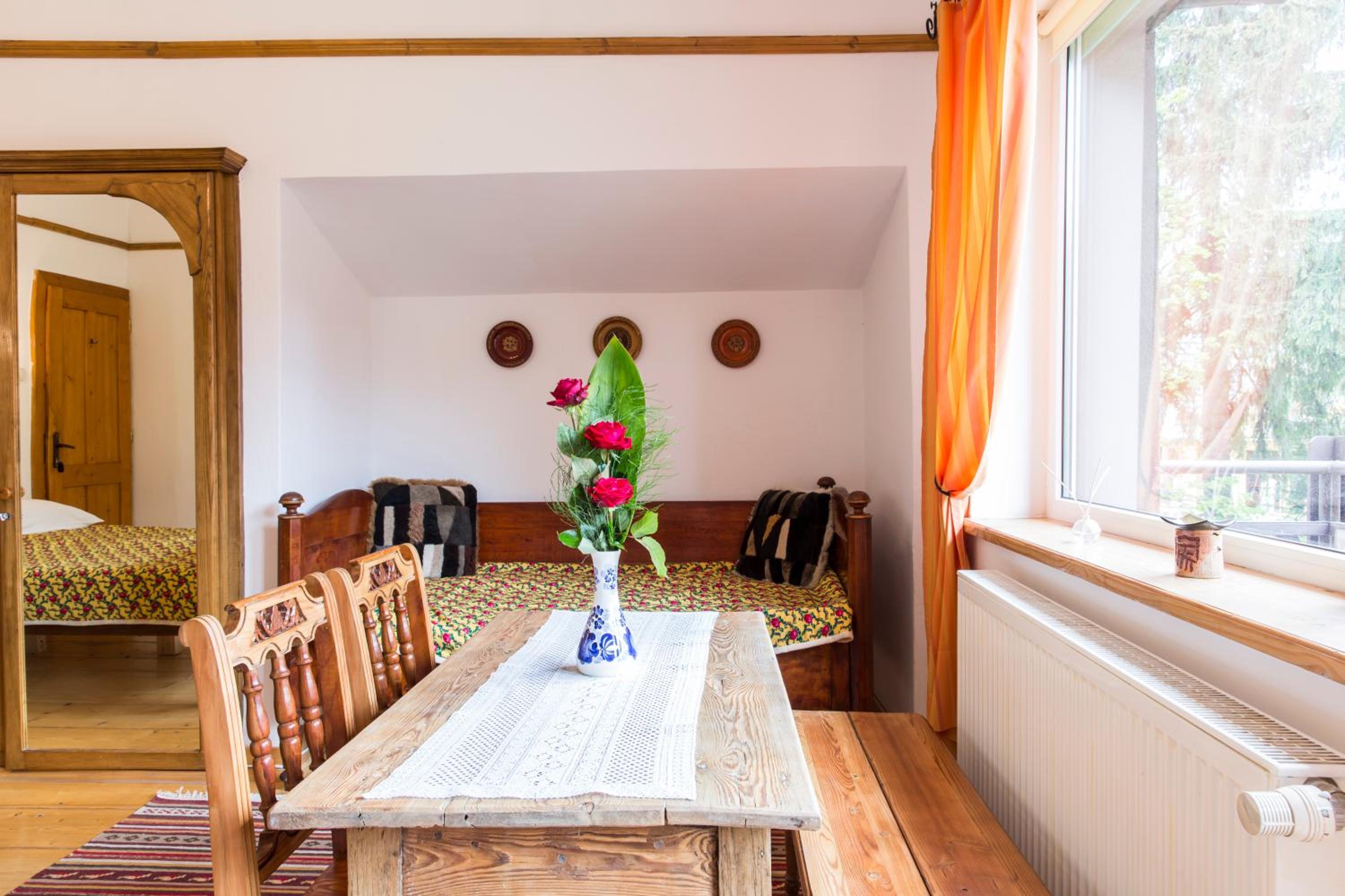 Quadruple Room with Balcony - Photo 12
