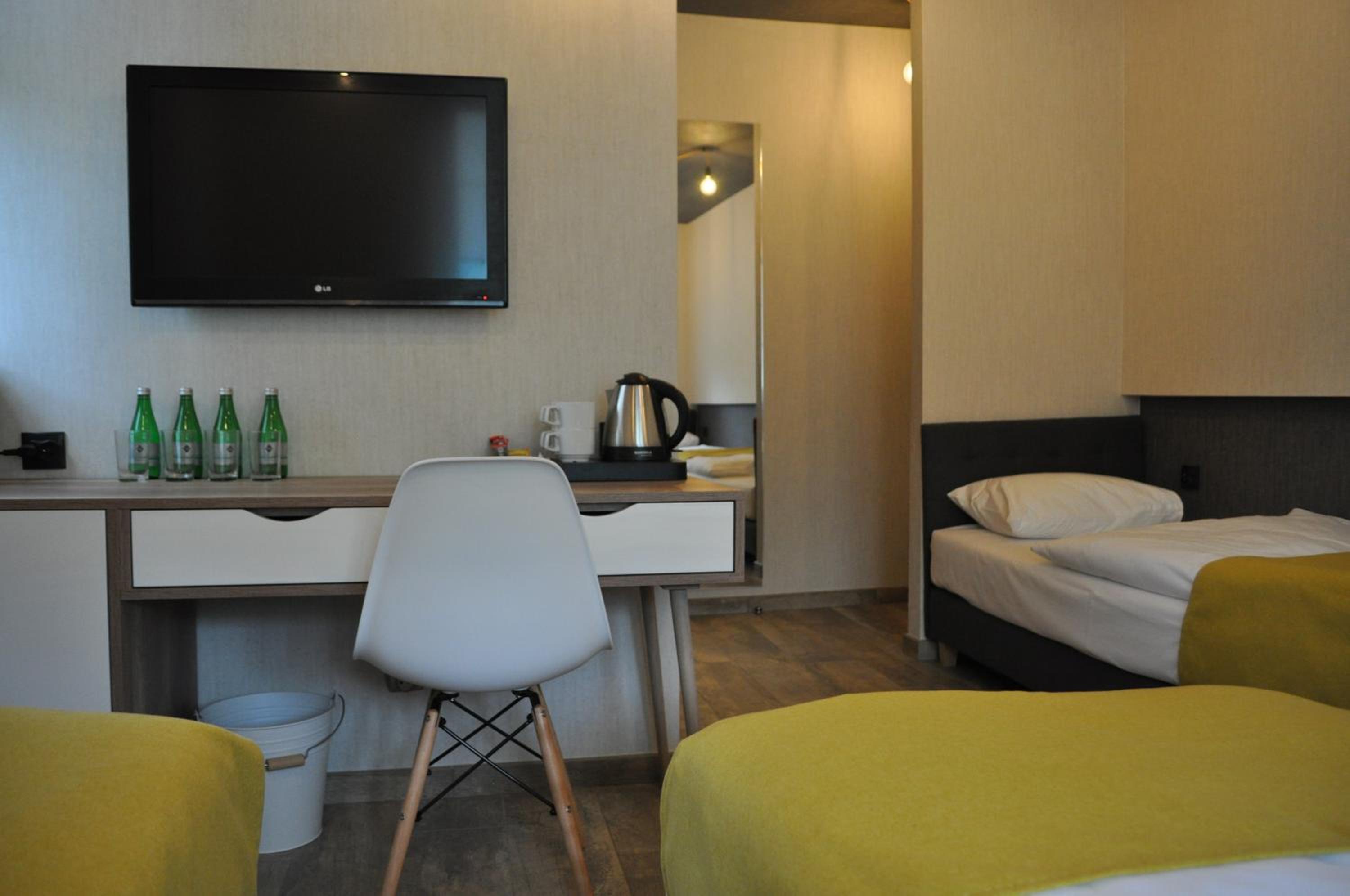 Comfort Quadruple Room with Shower photo 2