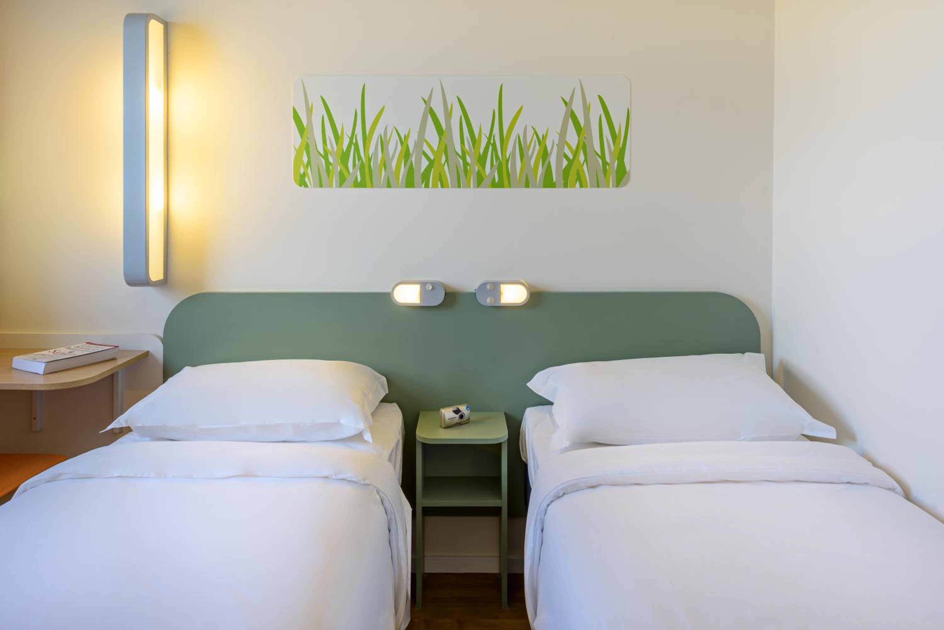 Standard Apartment with Two Single Beds photo 3