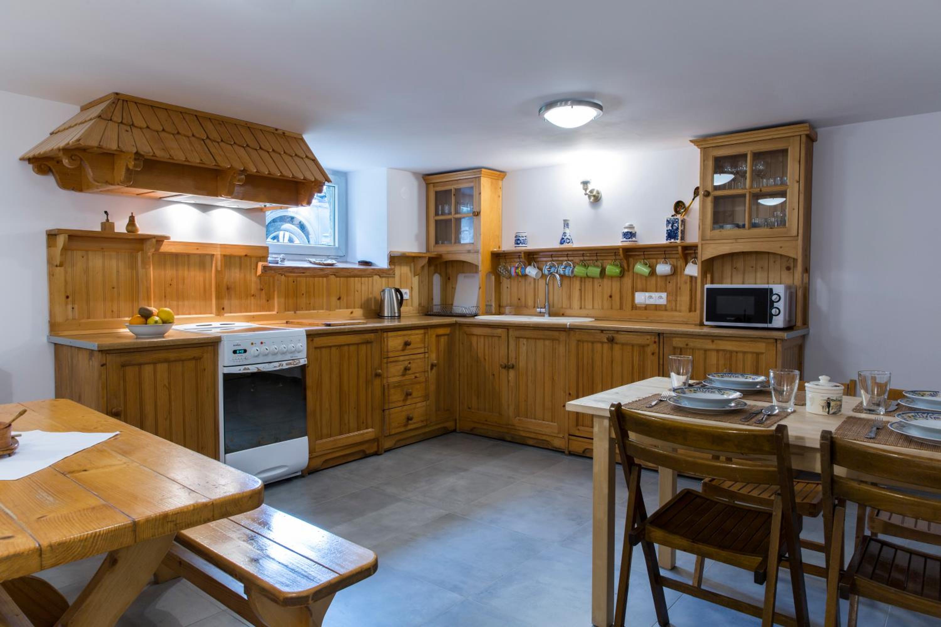 Quadruple Room with Balcony - Photo 6