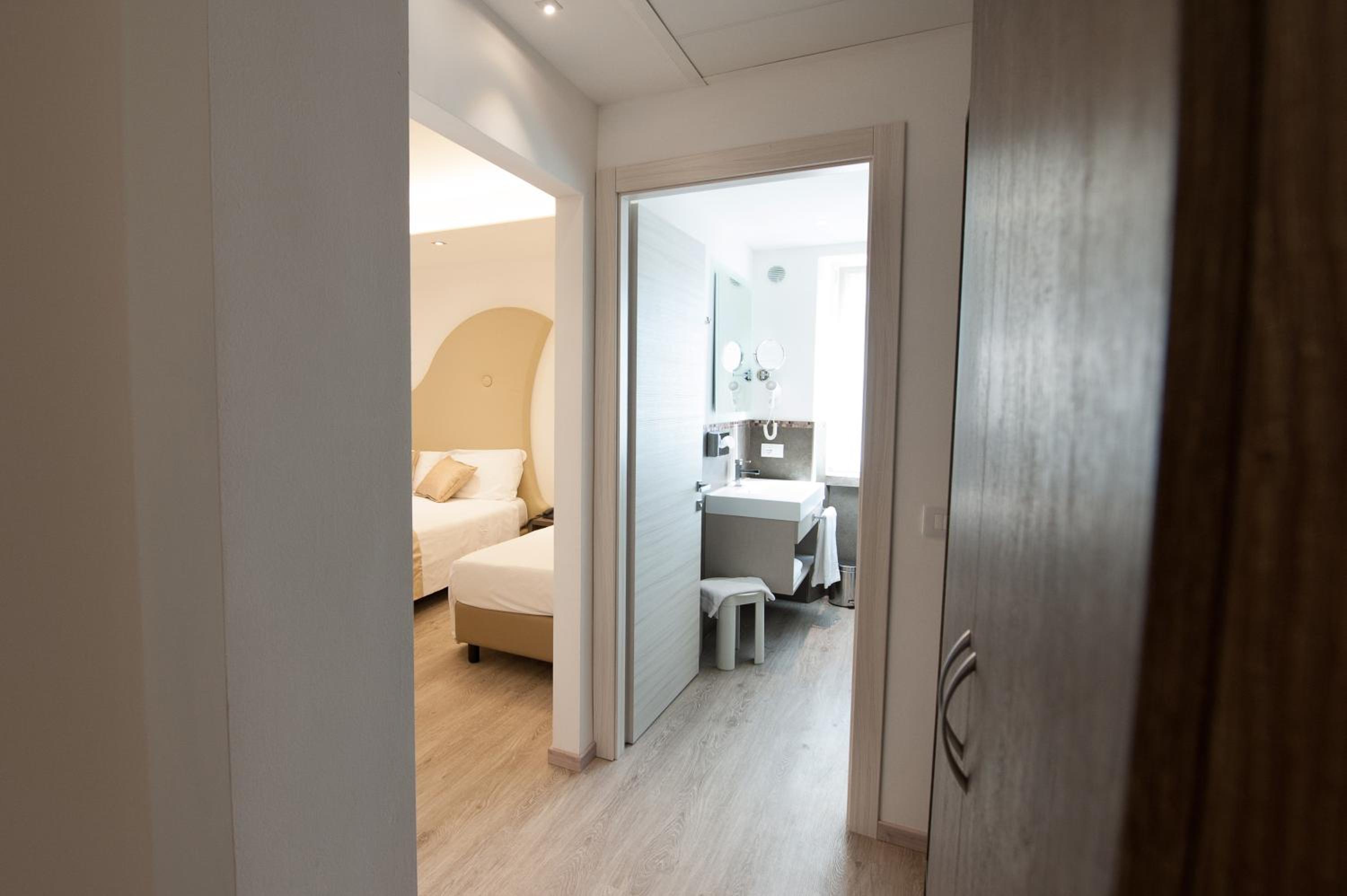 Junior Suite with Balcony photo 3
