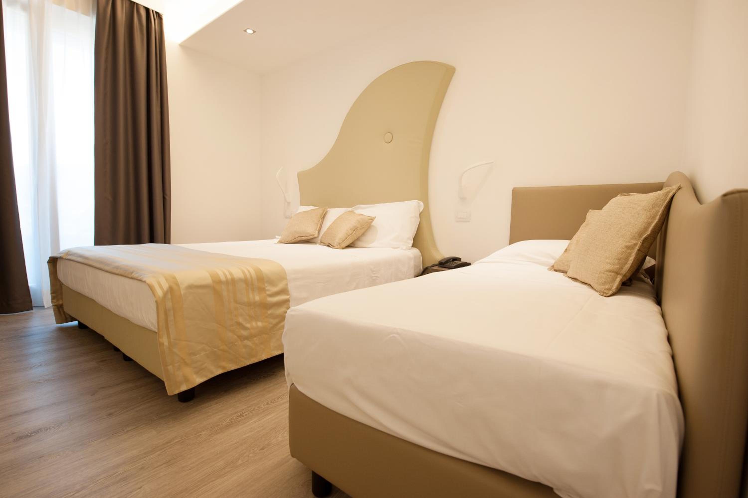 Junior Suite with Balcony photo 2