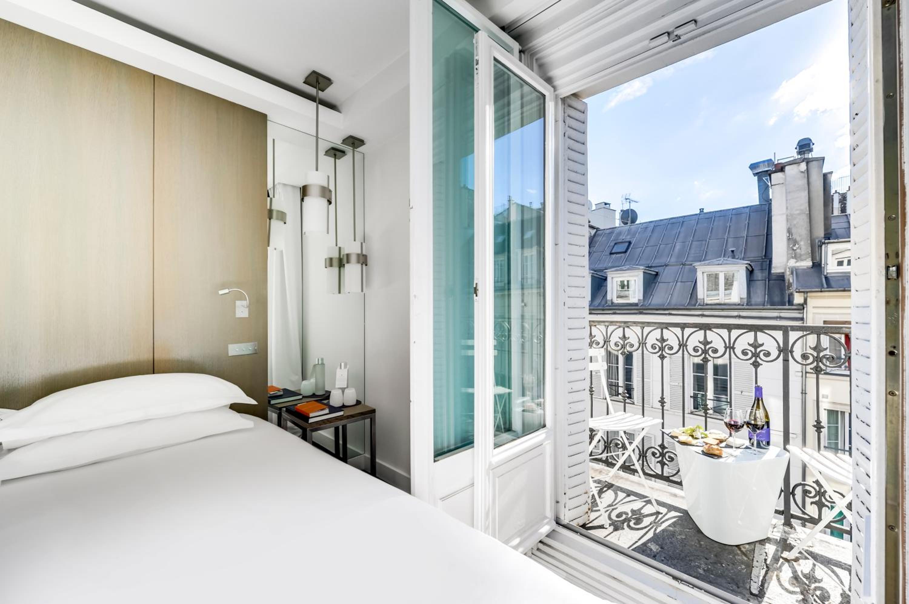 Deluxe Double Room with Balcony photo 2