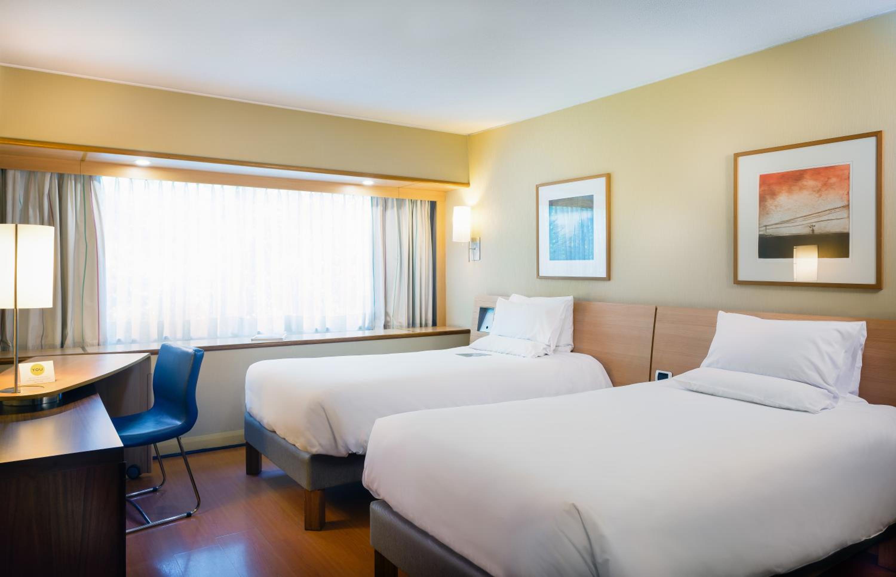 Standard Twin Room - Photo 6