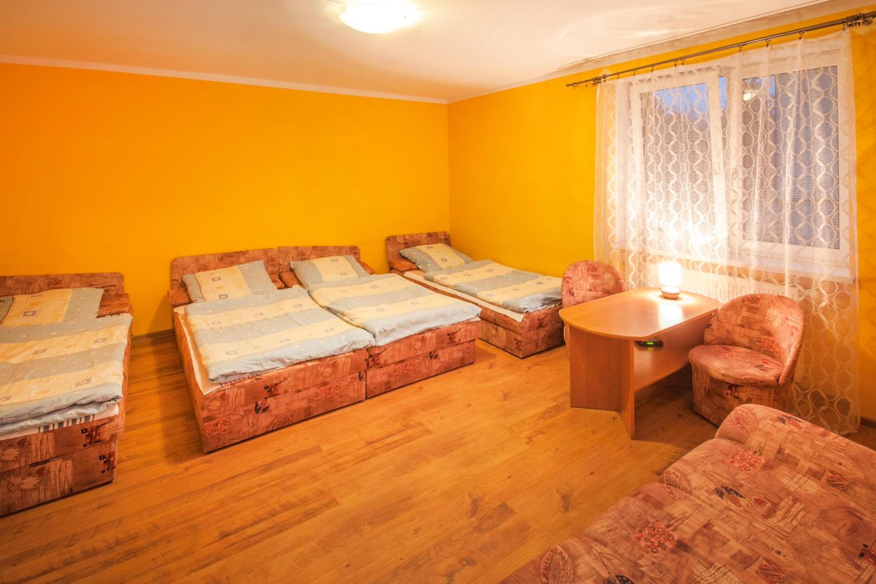 Quadruple Room with Private Bathroom photo 2