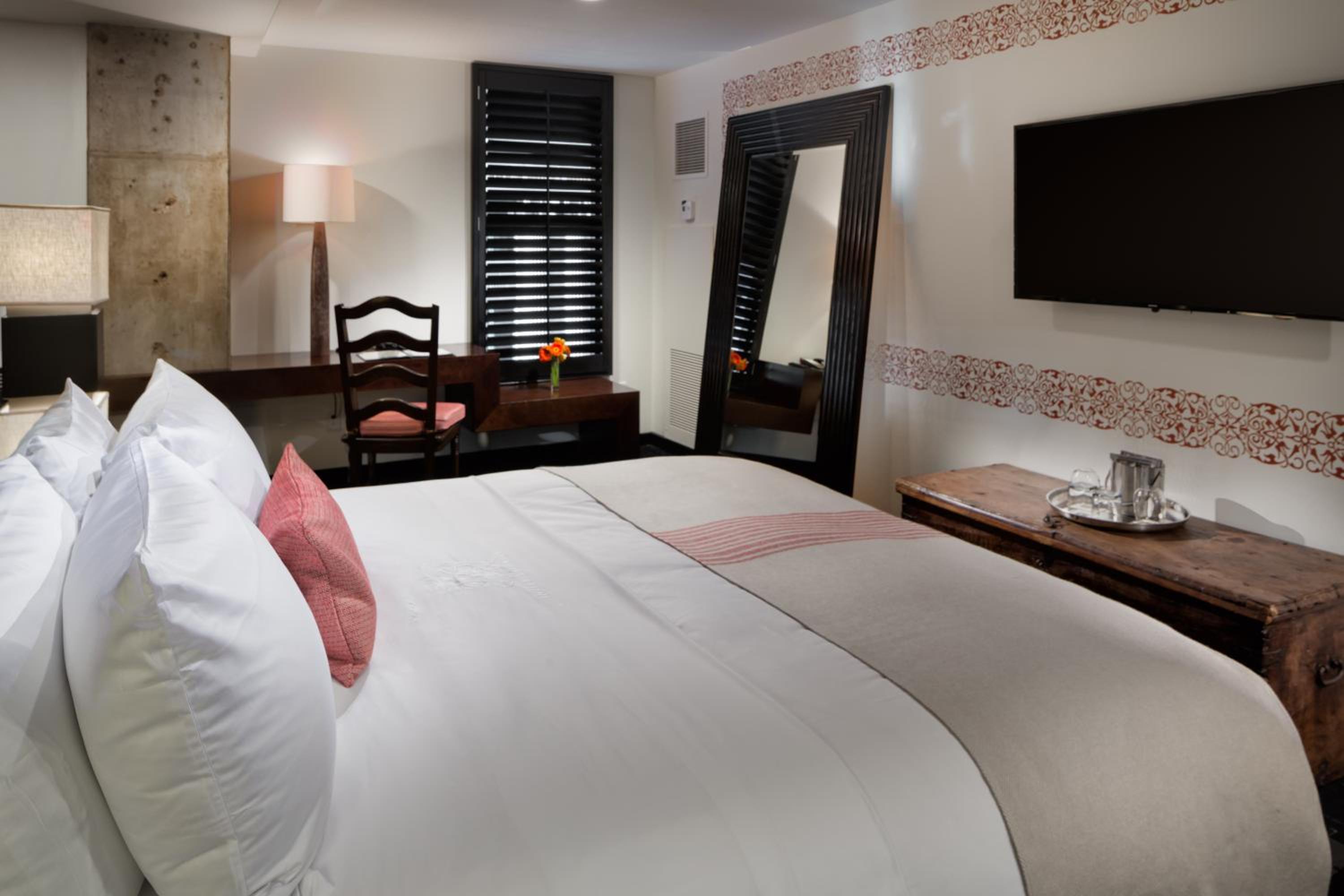 King Room with City View - Photo 4