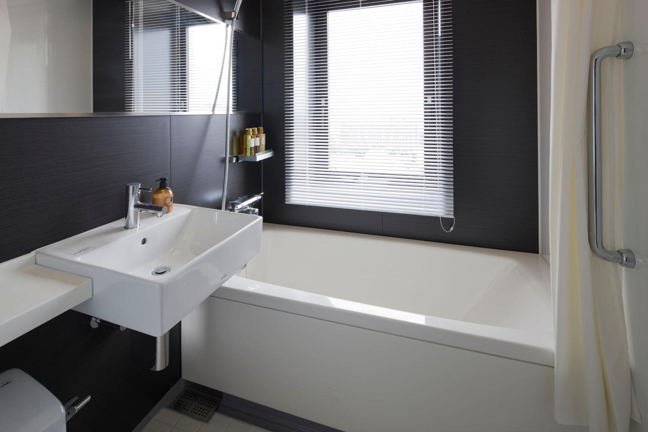 Superior Twin Room with Extrabed - Non-Smoking photo 3
