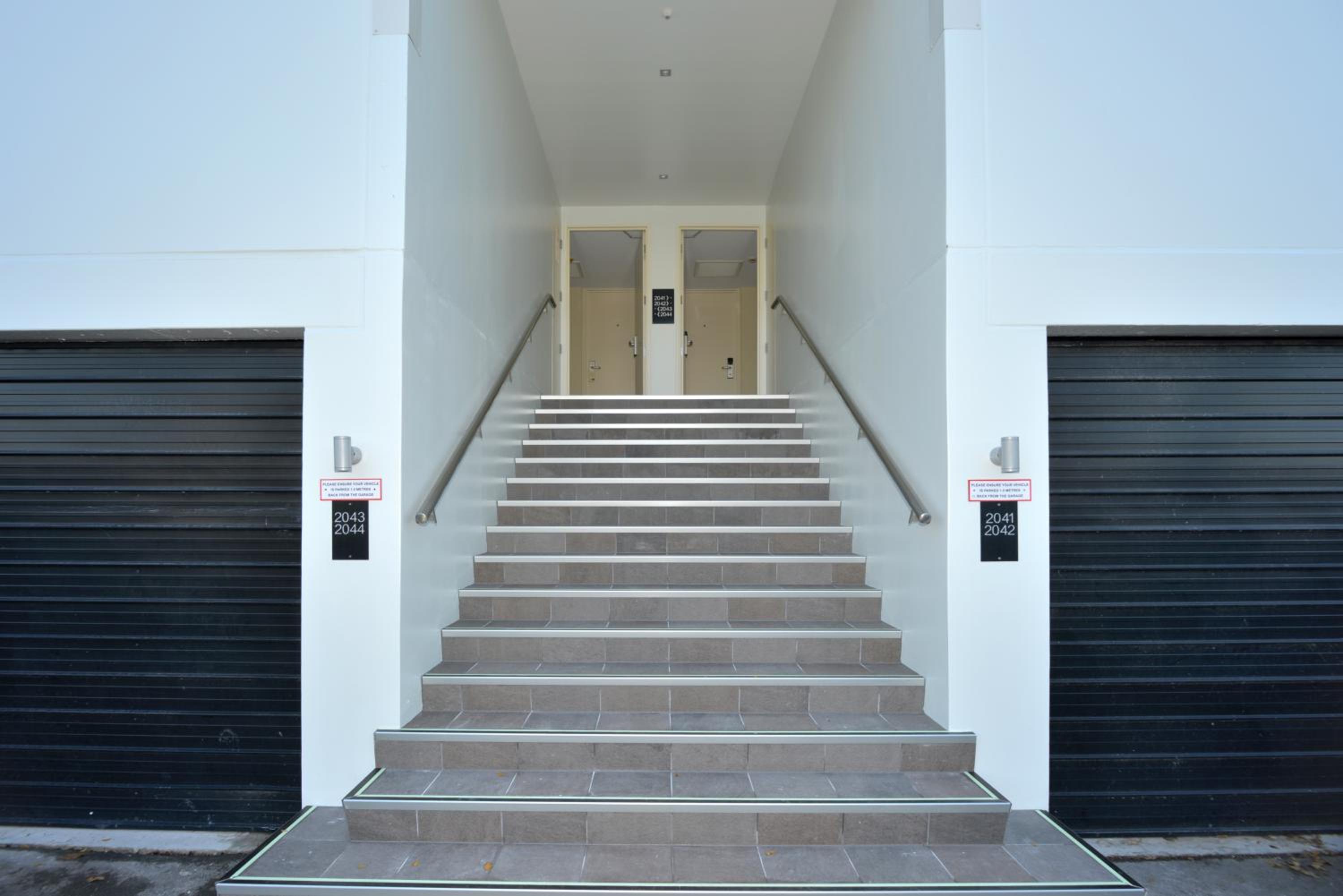 Lakefront Suite thumbnail 6