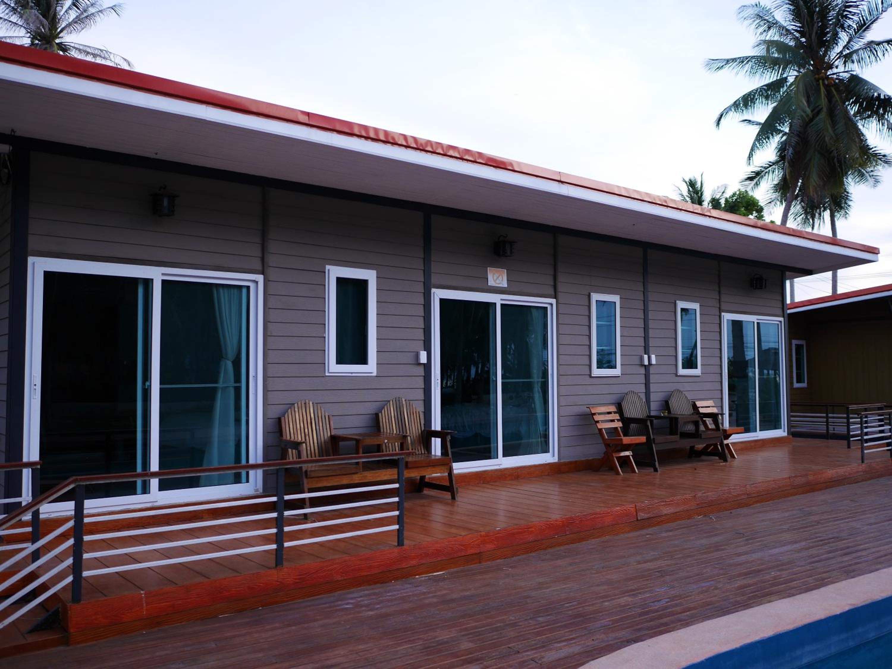 Superior Triple Room with Pool View photo 2