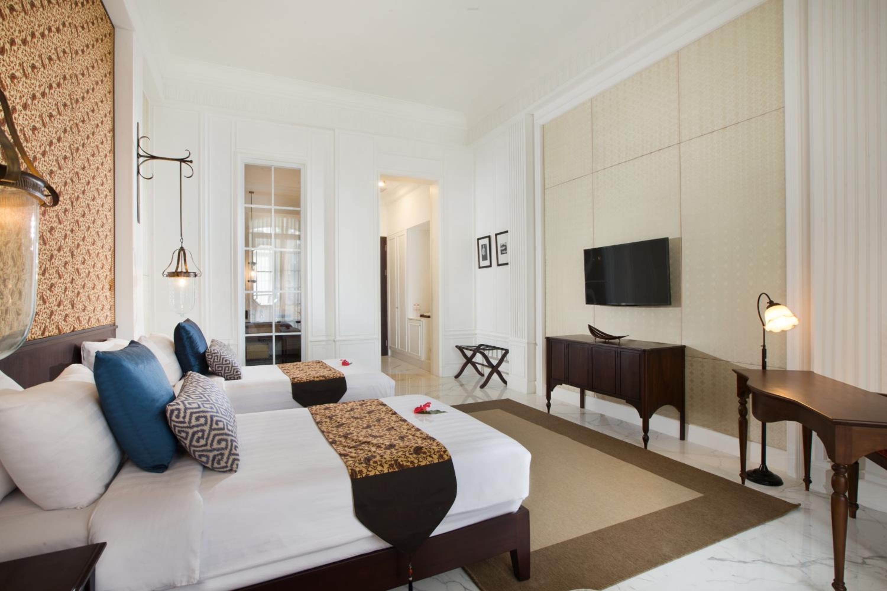 Deluxe Double or Twin Room thumbnail 5