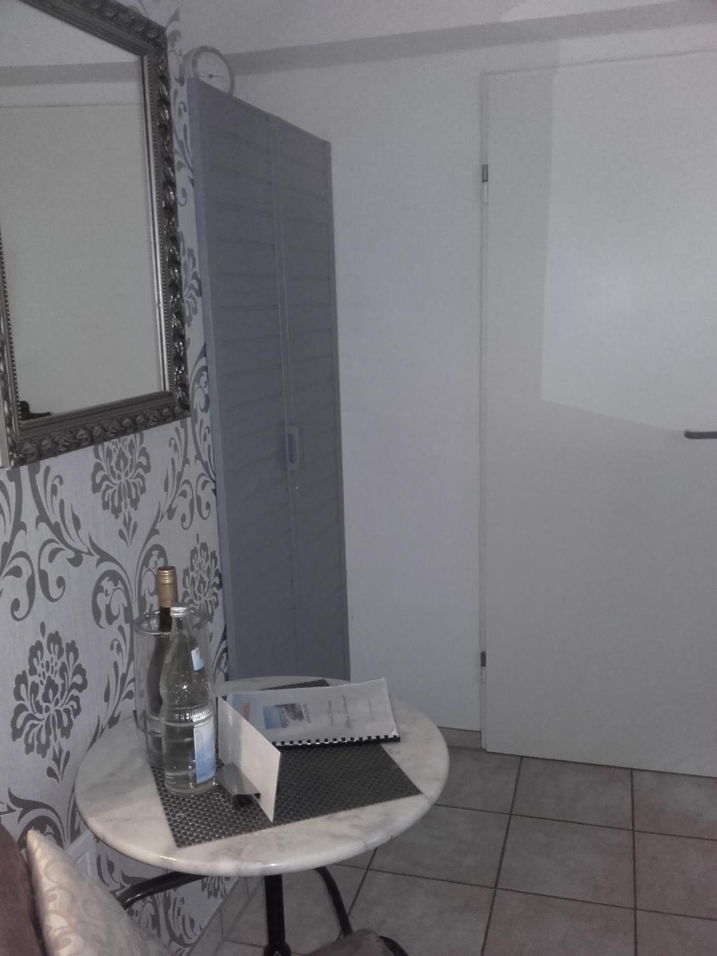 Mini Room next to Staircase with French Bed  - 3 photo 3