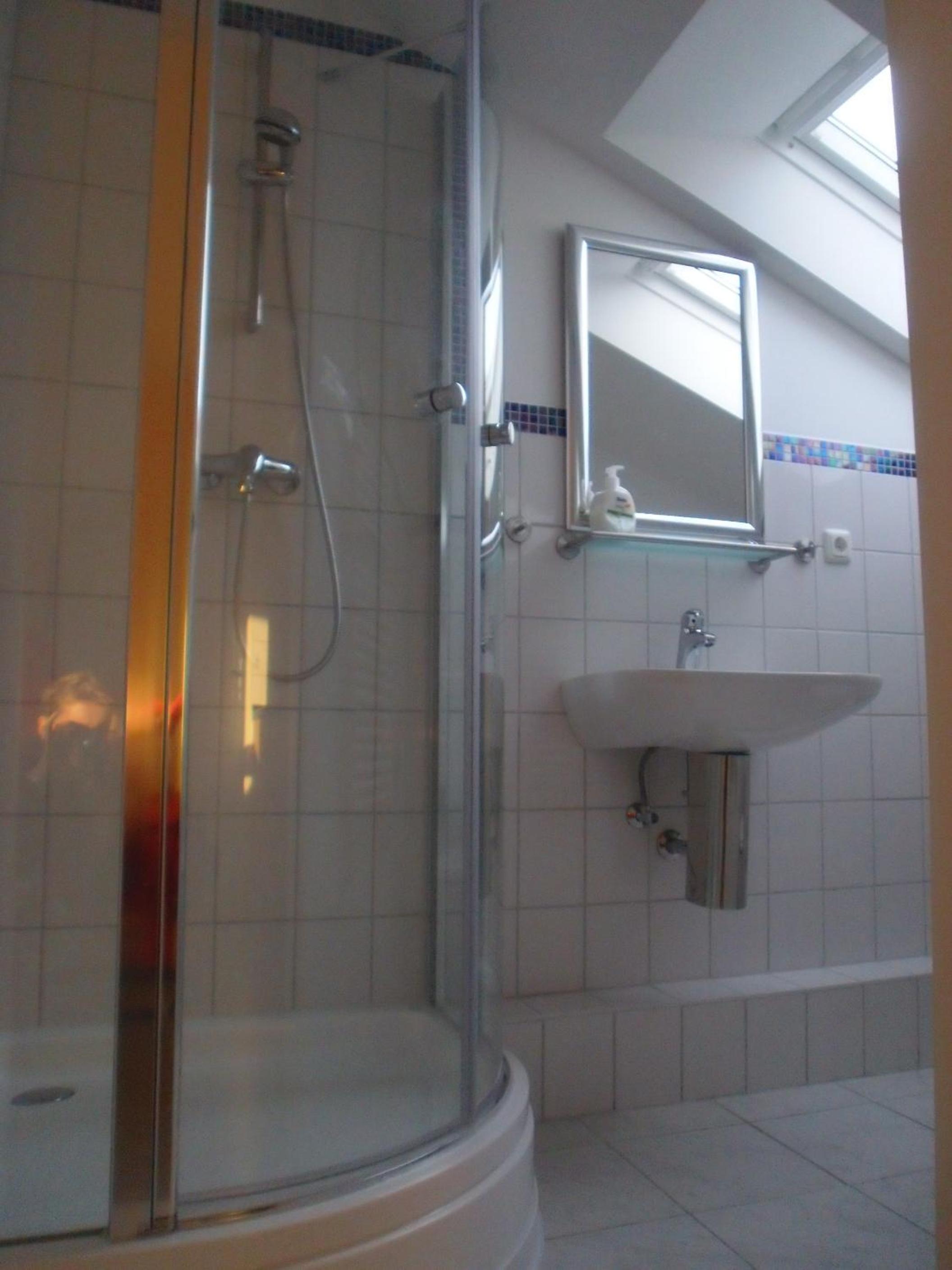 One-Bedroom Apartment with Balcony - 1 - Photo 6