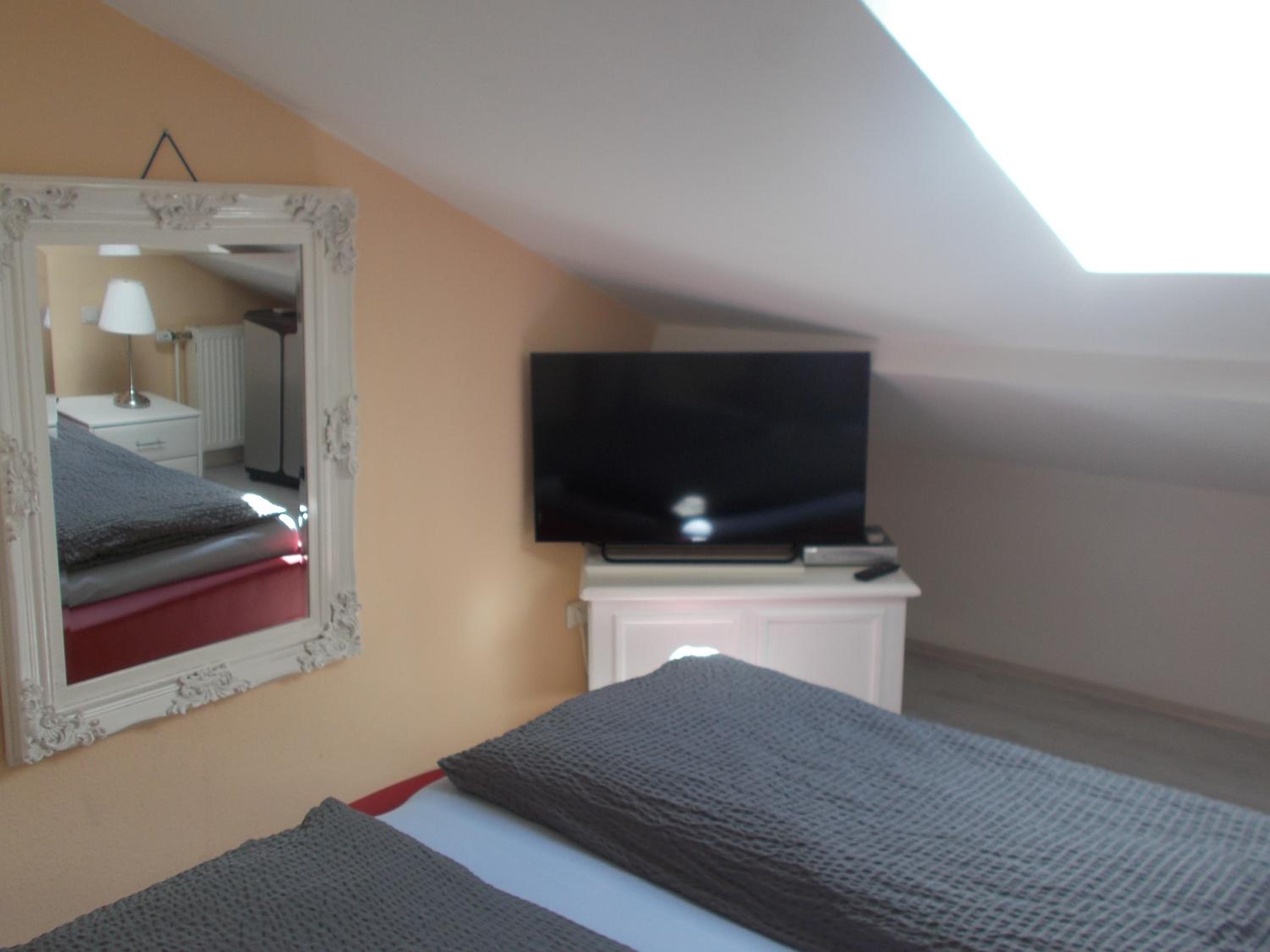 Small One-Bedroom Apartment - 2 - Photo 12