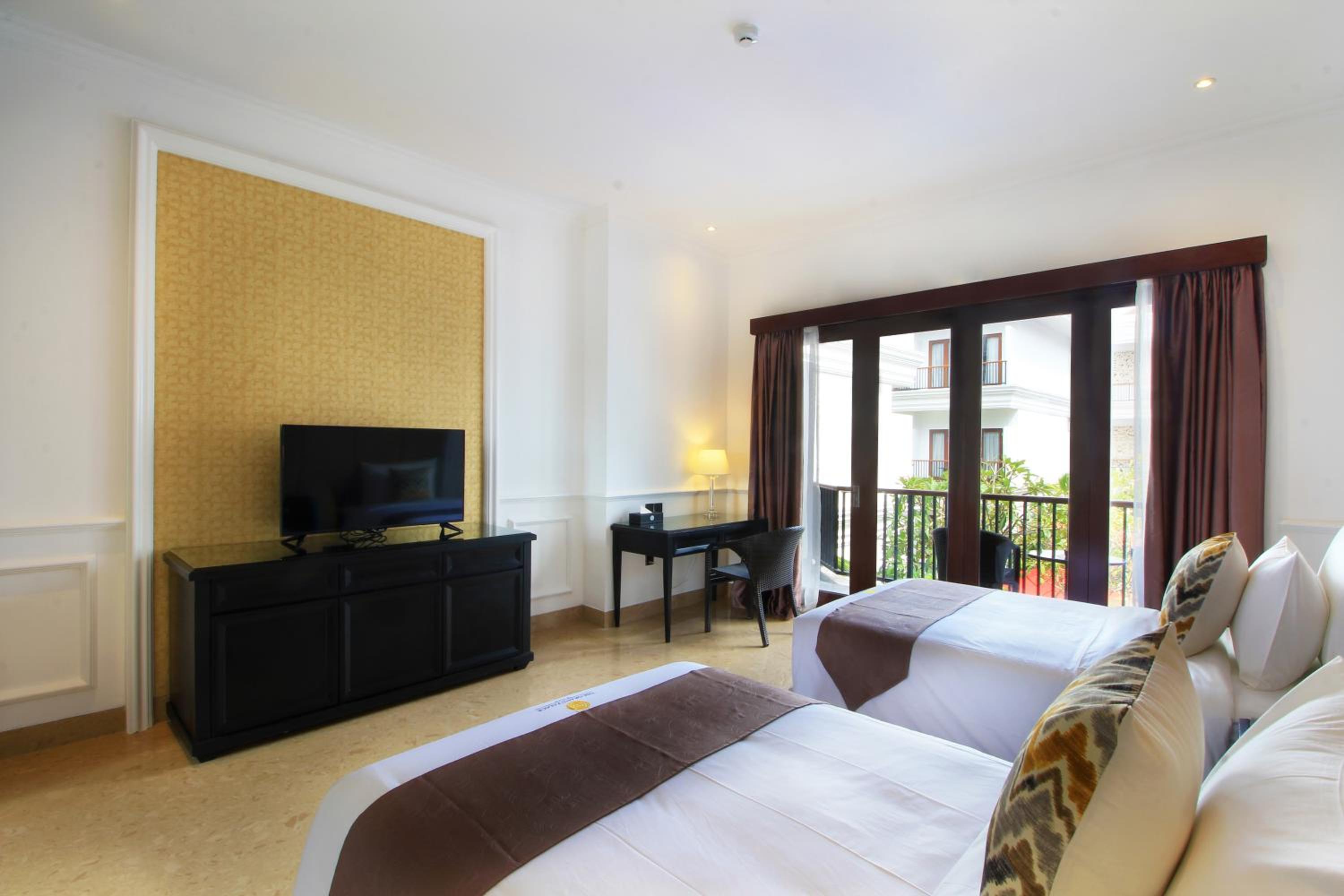 Deluxe Double or Twin Room with Pool View photo 3