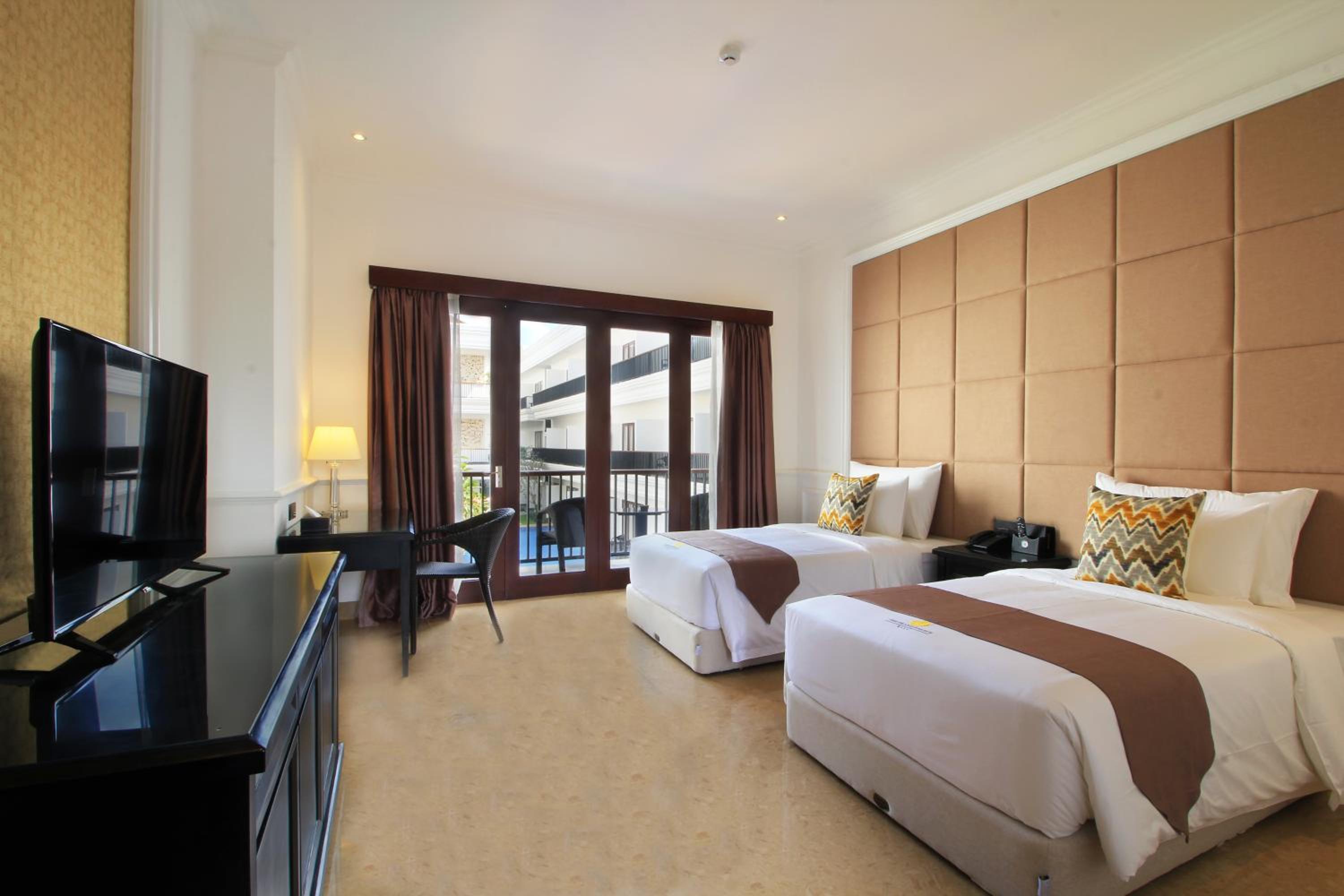 Deluxe Double or Twin Room with Pool View