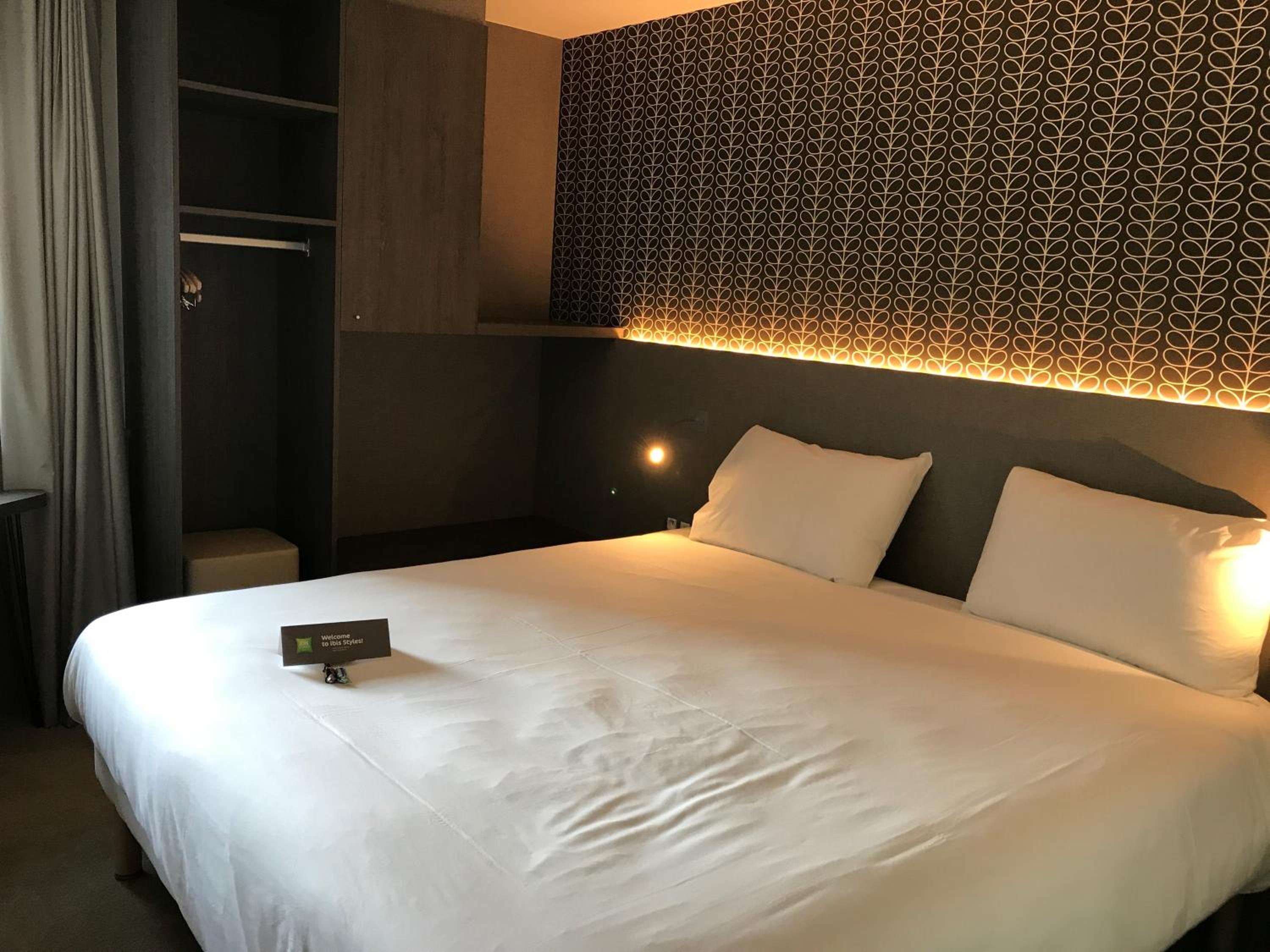 Standard Double Room - Photo 11