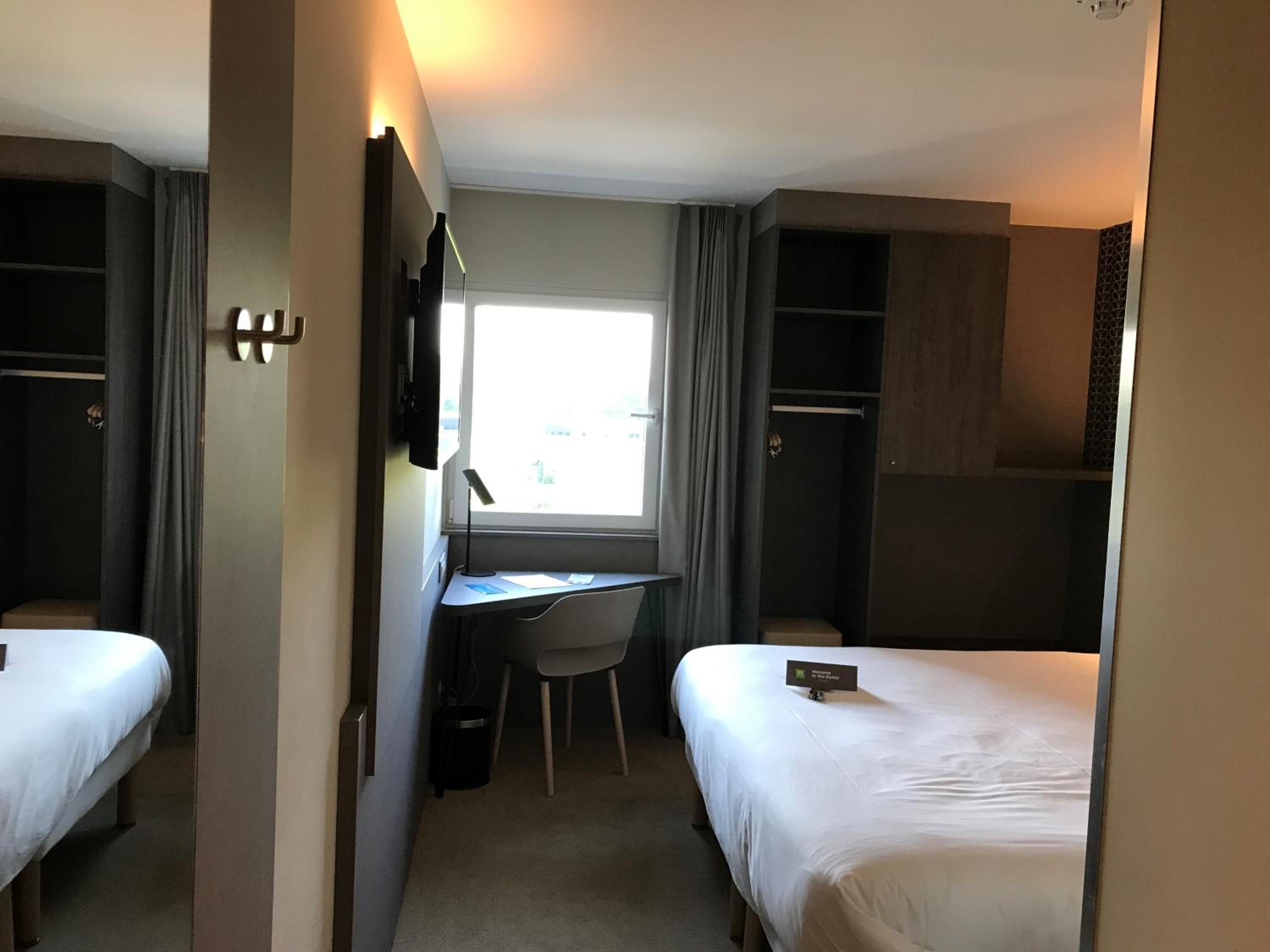 Standard Double Room - Photo 12
