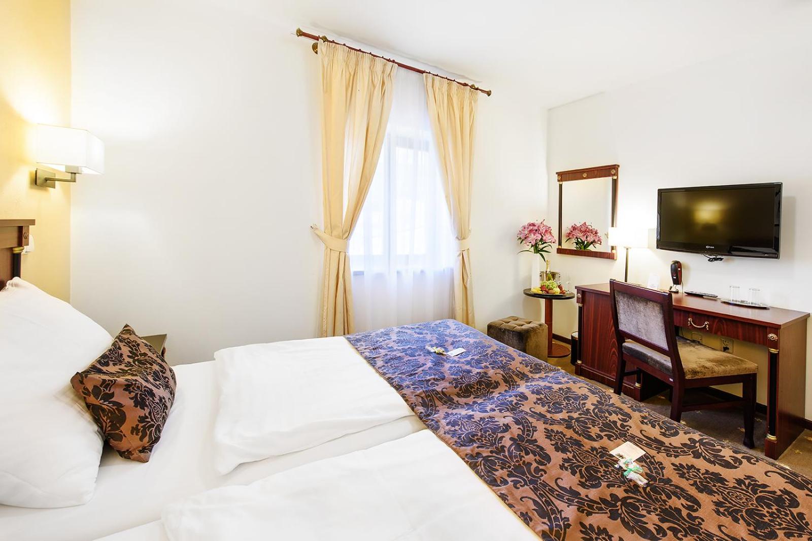 Double or Twin Room - Photo 4
